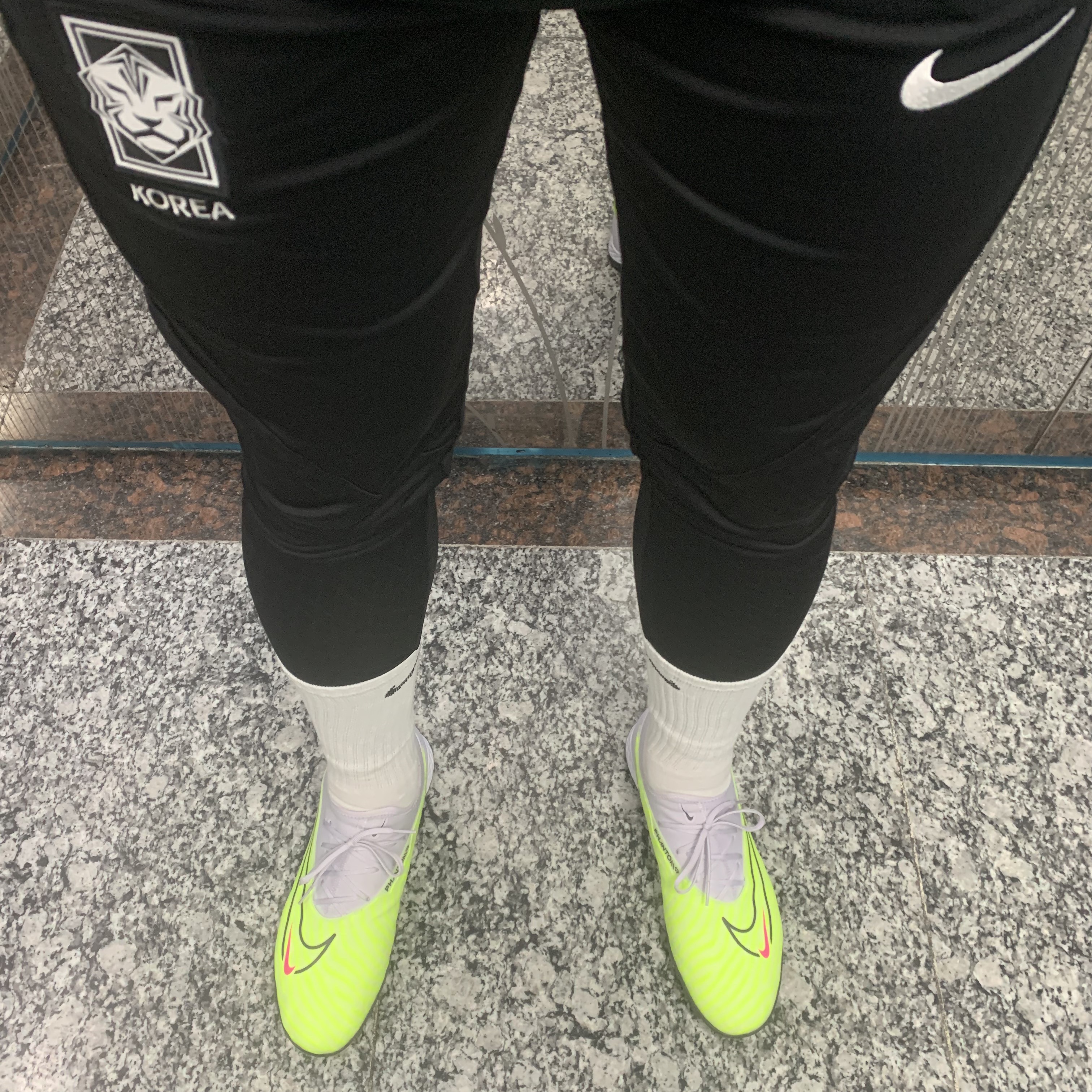 Nike React Phantom GX Pro TF Barely Volt Barely Grape 착용 스타일 - 1