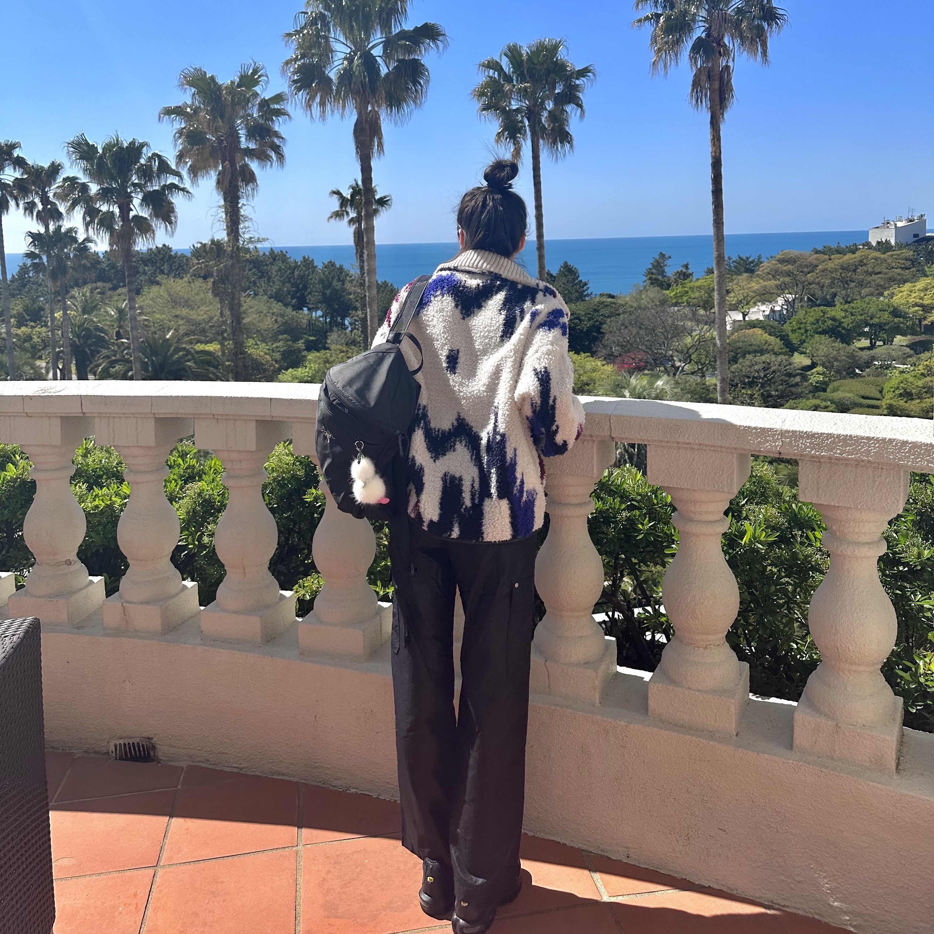 Arc'teryx Heliad 15 Backpack Black, Cosymosy Mini Bird Keyring White 착용 스타일 - 4