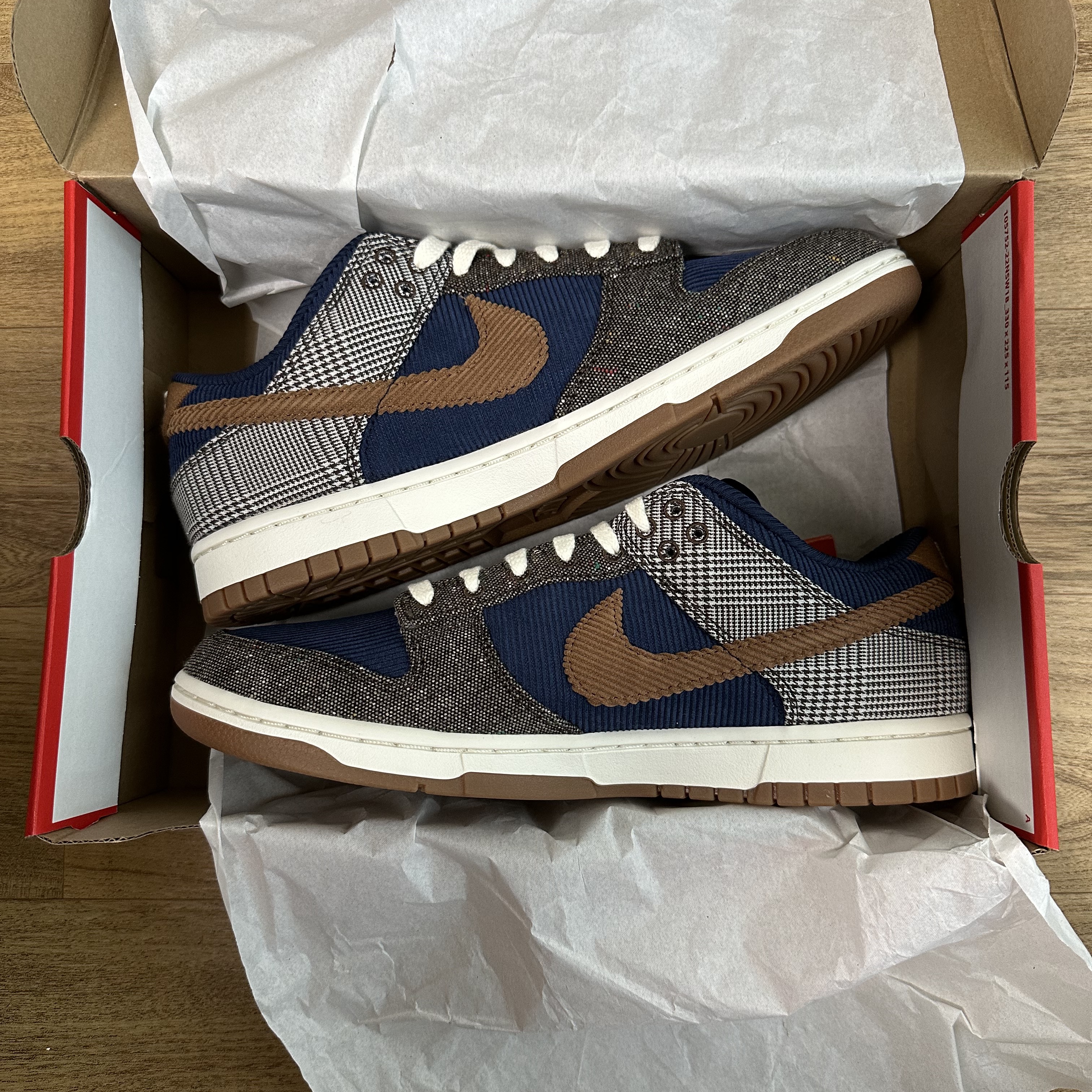 Nike Dunk Low PRM Midnight Navy and Baroque Brown 착용 스타일 - 1