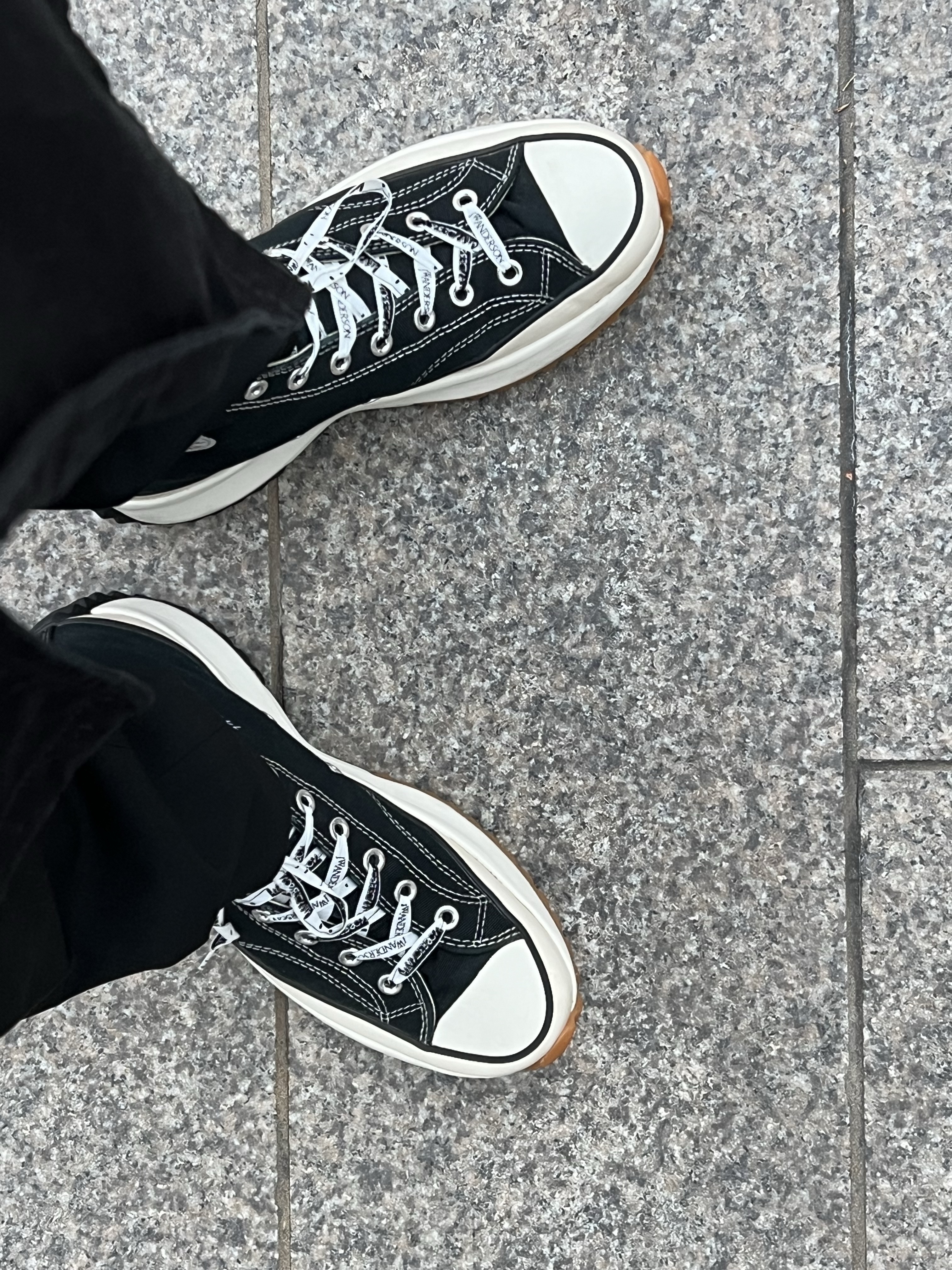 Converse x JW Anderson Run Star Hike Hi Black 착용 스타일 - 2