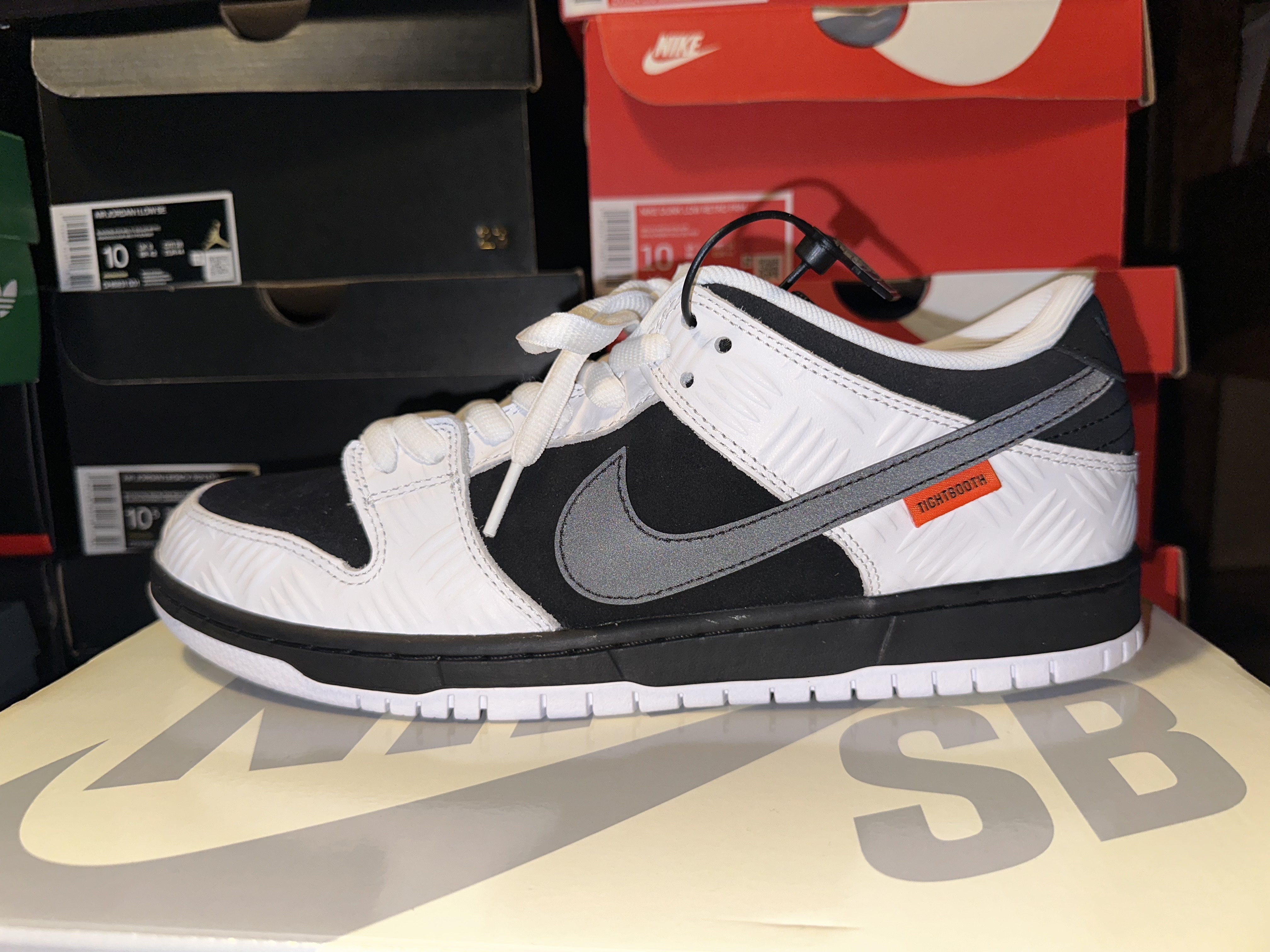 Nike x Tightbooth SB Dunk Low Pro Black and White 착용 스타일 - 7