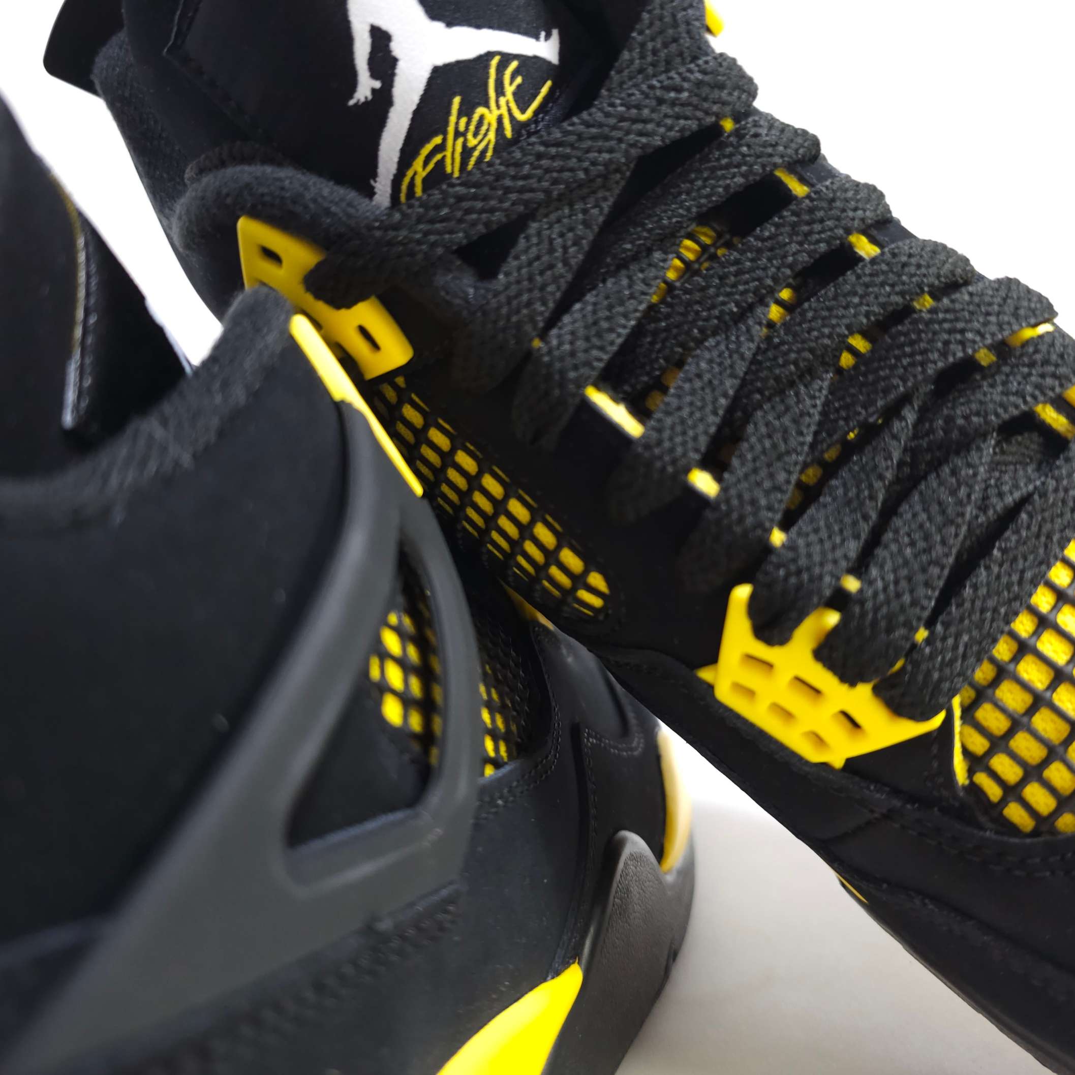 Jordan 4 Retro Thunder 2023 착용 스타일 - 2