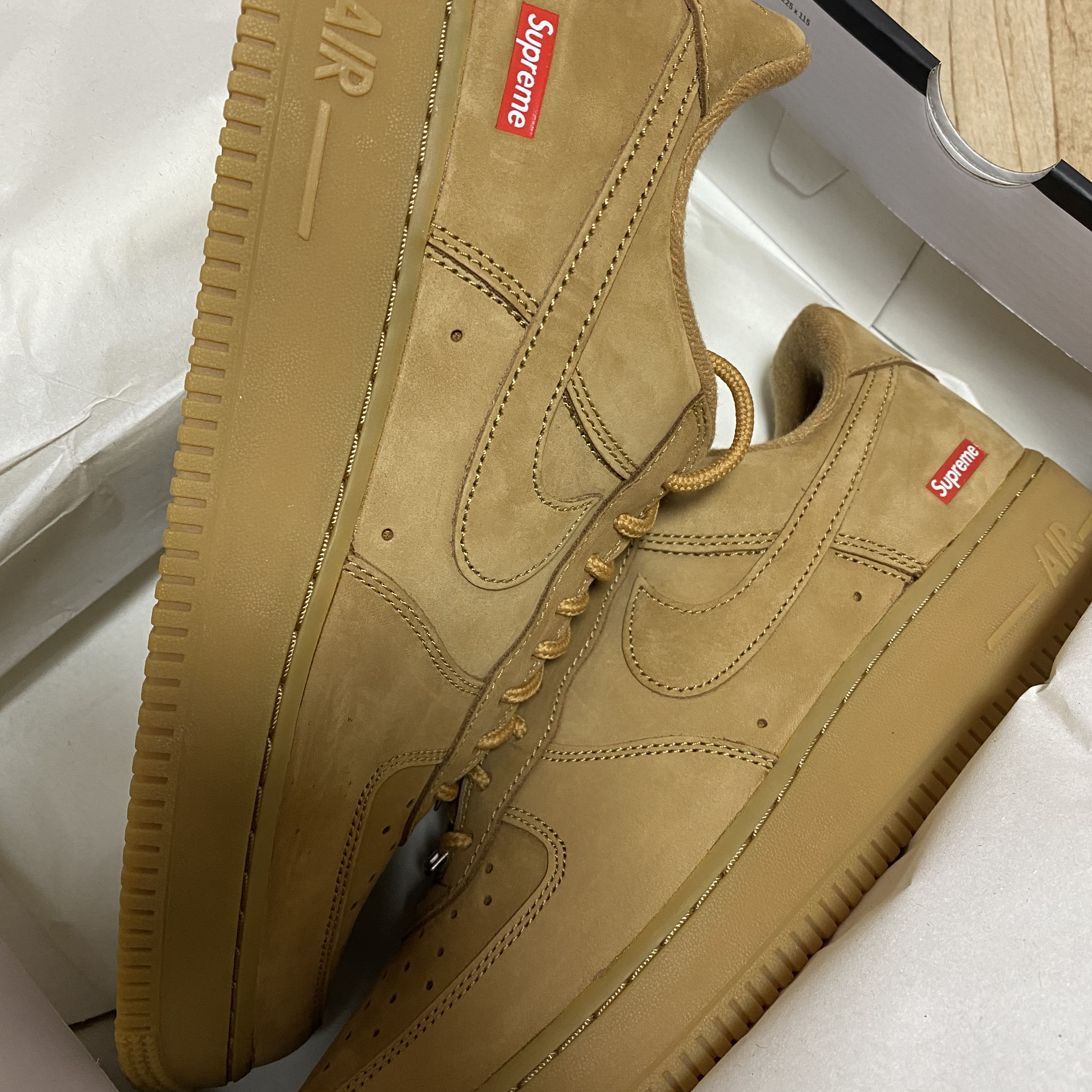 Nike x Supreme Air Force 1 Low Flax 착용 스타일