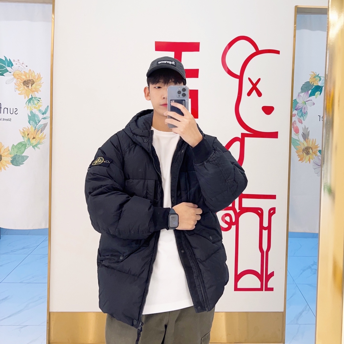 Supreme Distressed Ripstop Camp Cap Black - 23FW, Stone Island 40723 Garment Dyed Crinkle Reps Recycled Nylon Hooded Down Jacket Black - 23FW 착용 스타일