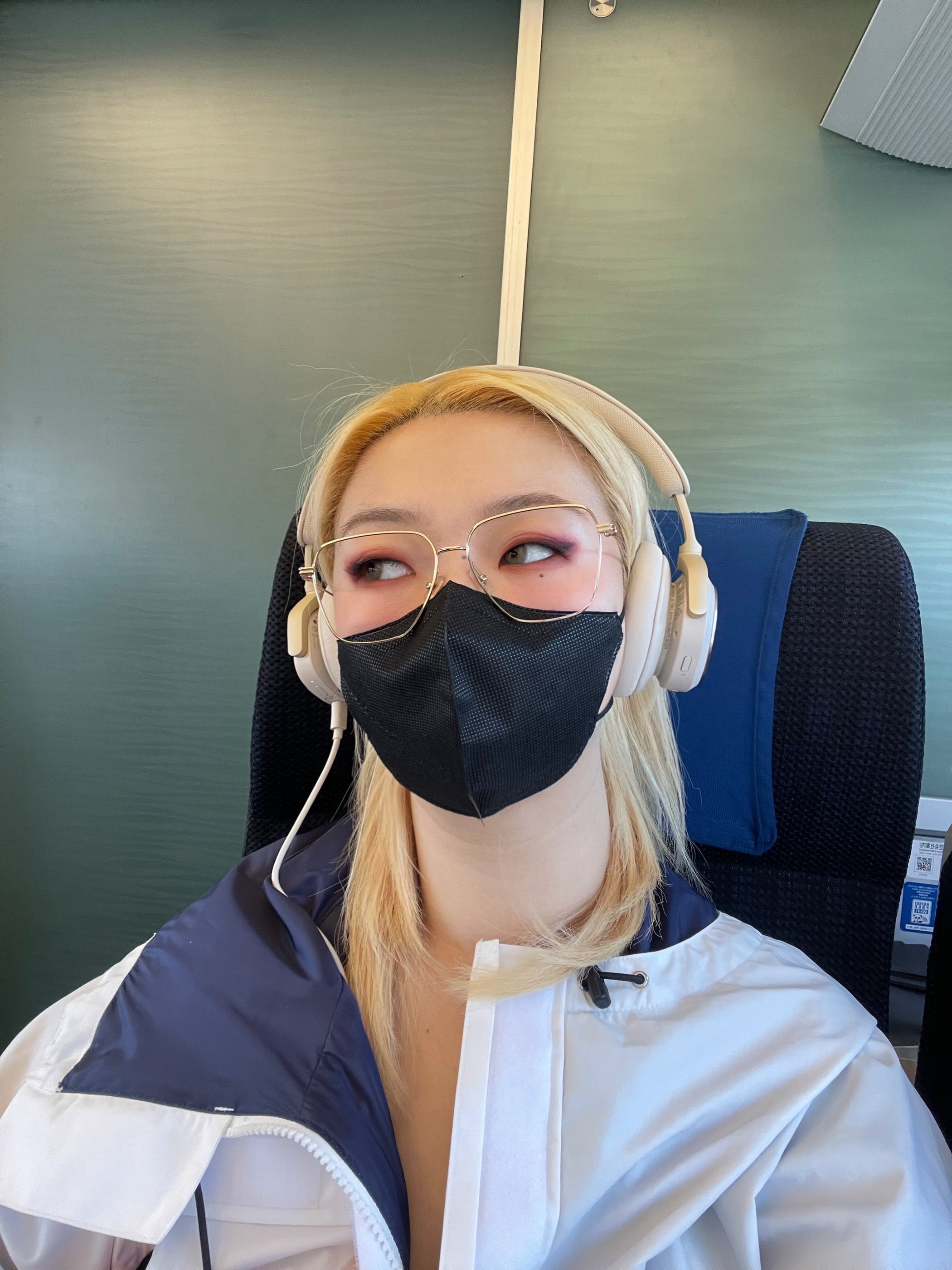 Bang & Olufsen Beoplay HX Sand (Korean Ver.) 착용 스타일 - 2