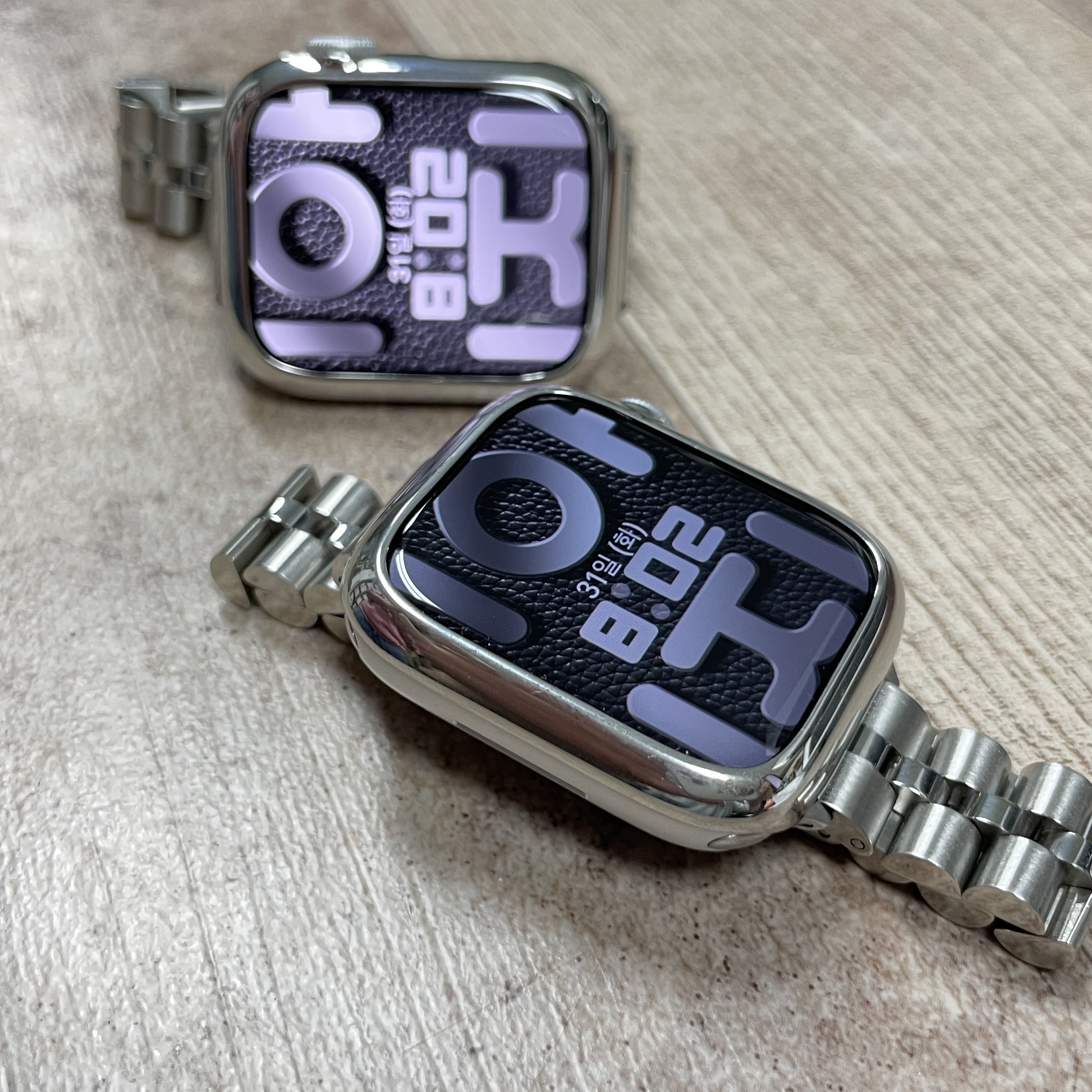 Apple Watch Series 9 41mm GPS Silver Aluminium Case with Sport Loop Winter Blue (Korean Ver.), Apple Watch Series 9 41mm GPS Silver Aluminium Case with Sport Band M/L Storm Blue (Korean Ver.) 착용 스타일 - 1