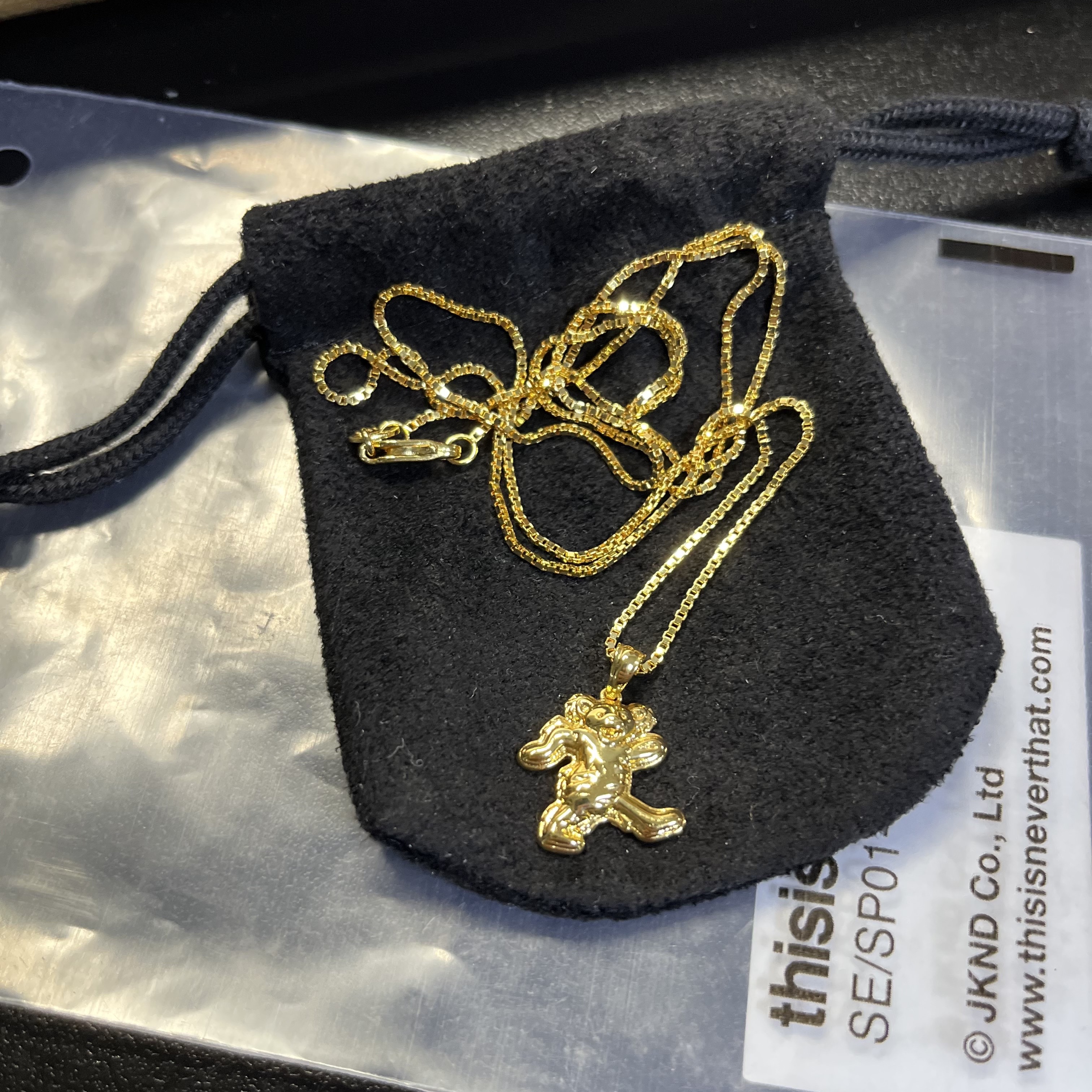 Thisisneverthat x Grateful Dead Lightning Bear Necklace Gold 착용 스타일