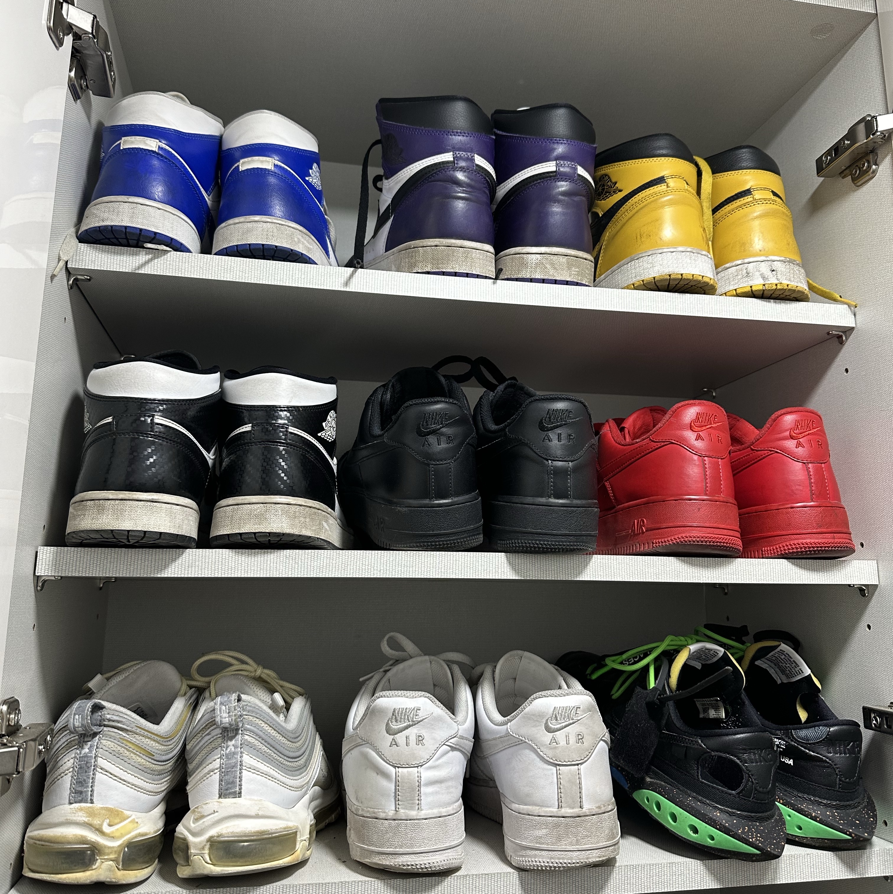 Nike Air Force 1 '07 Low White, Nike x Off-White Blazer Low '77 Black and Electro Green 착용 스타일 - 1