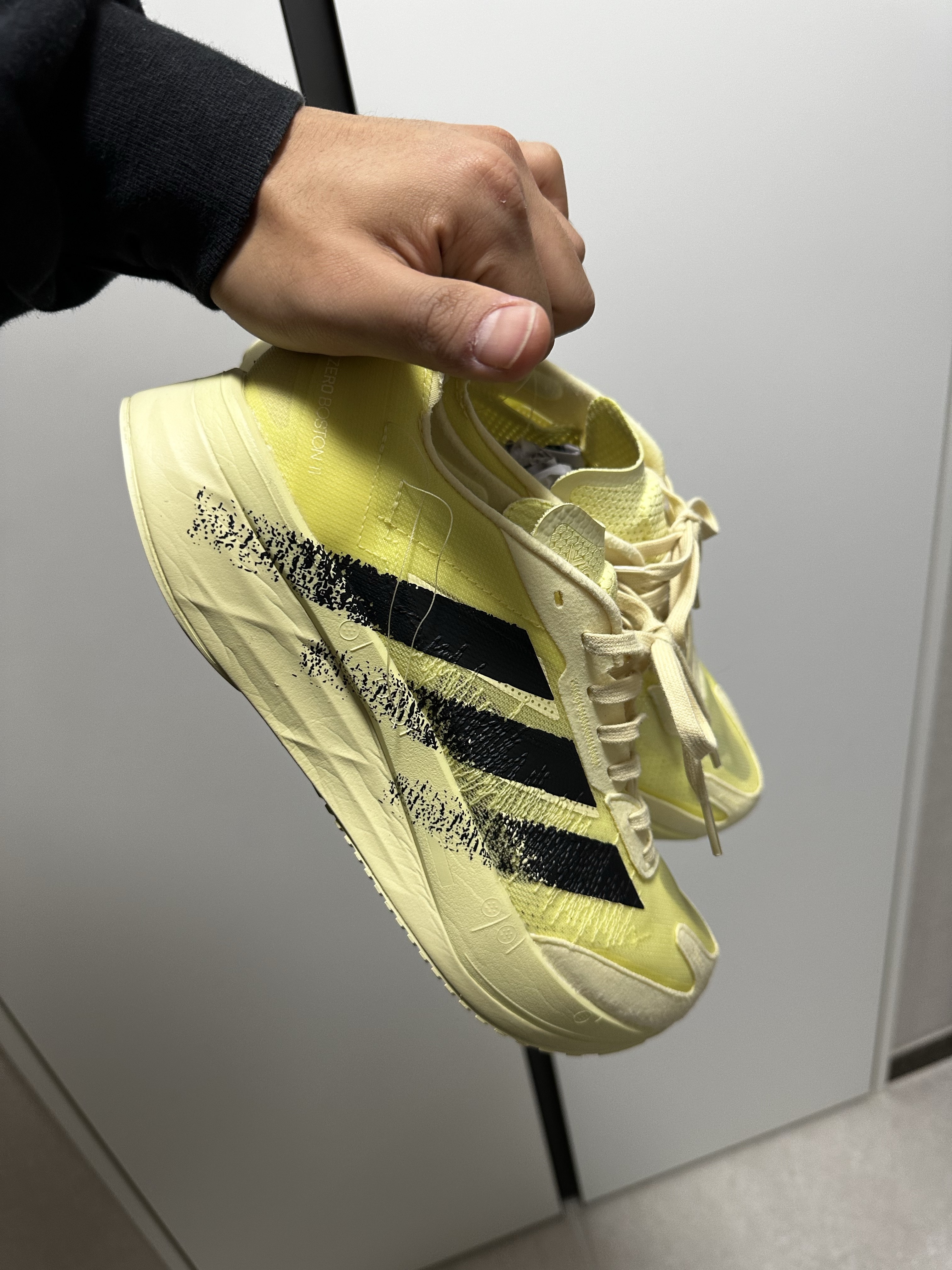 Y-3 Boston 11 Blush Yellow 착용 스타일