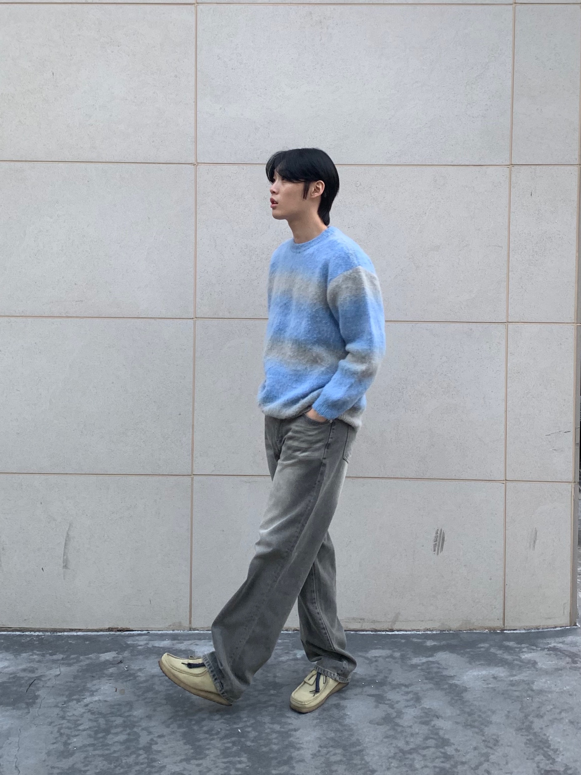 Clarks Wallabee Maple Suede 착용 스타일 - 2