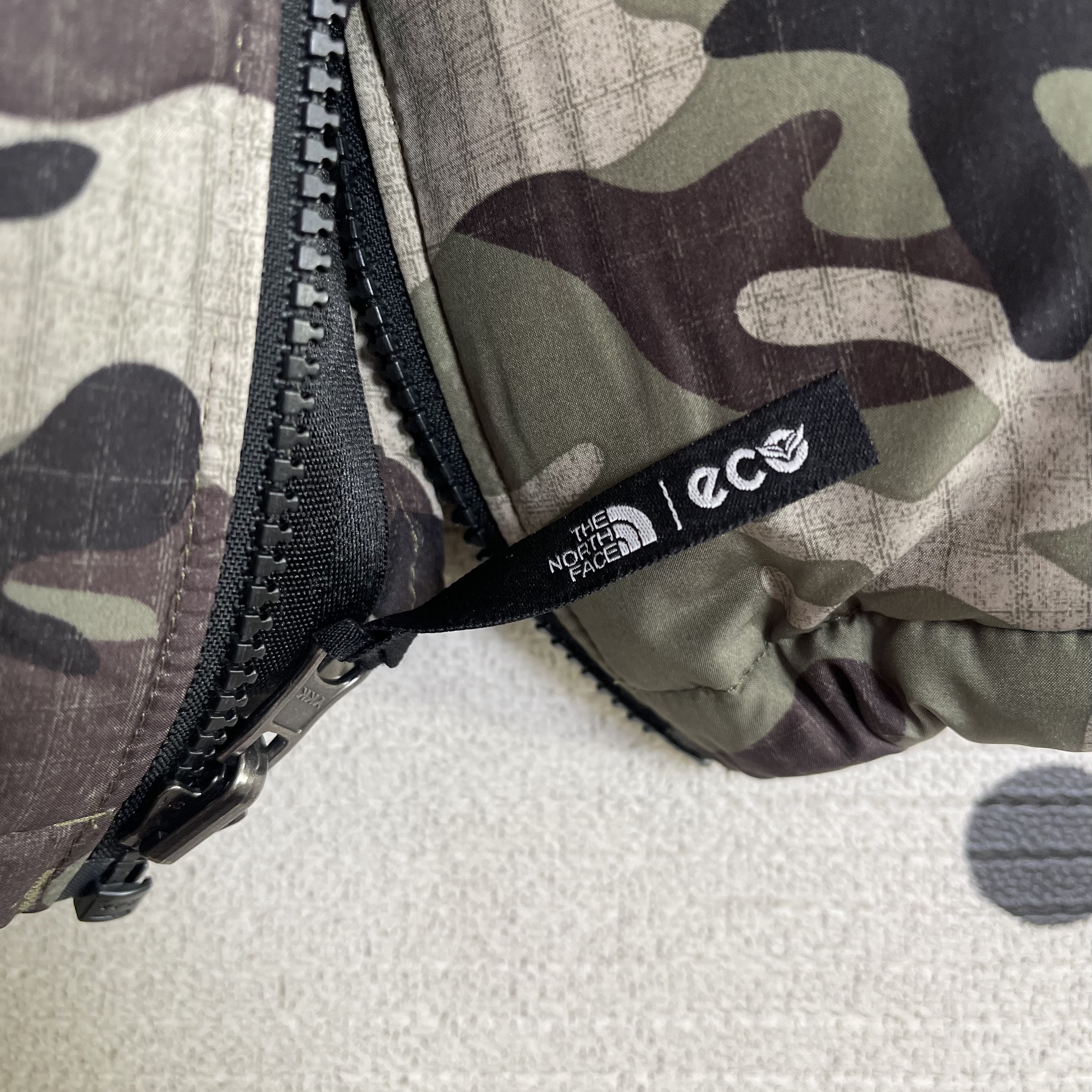 The North Face 1996 Novelty Nuptse Jacket Khaki 착용 스타일 - 5