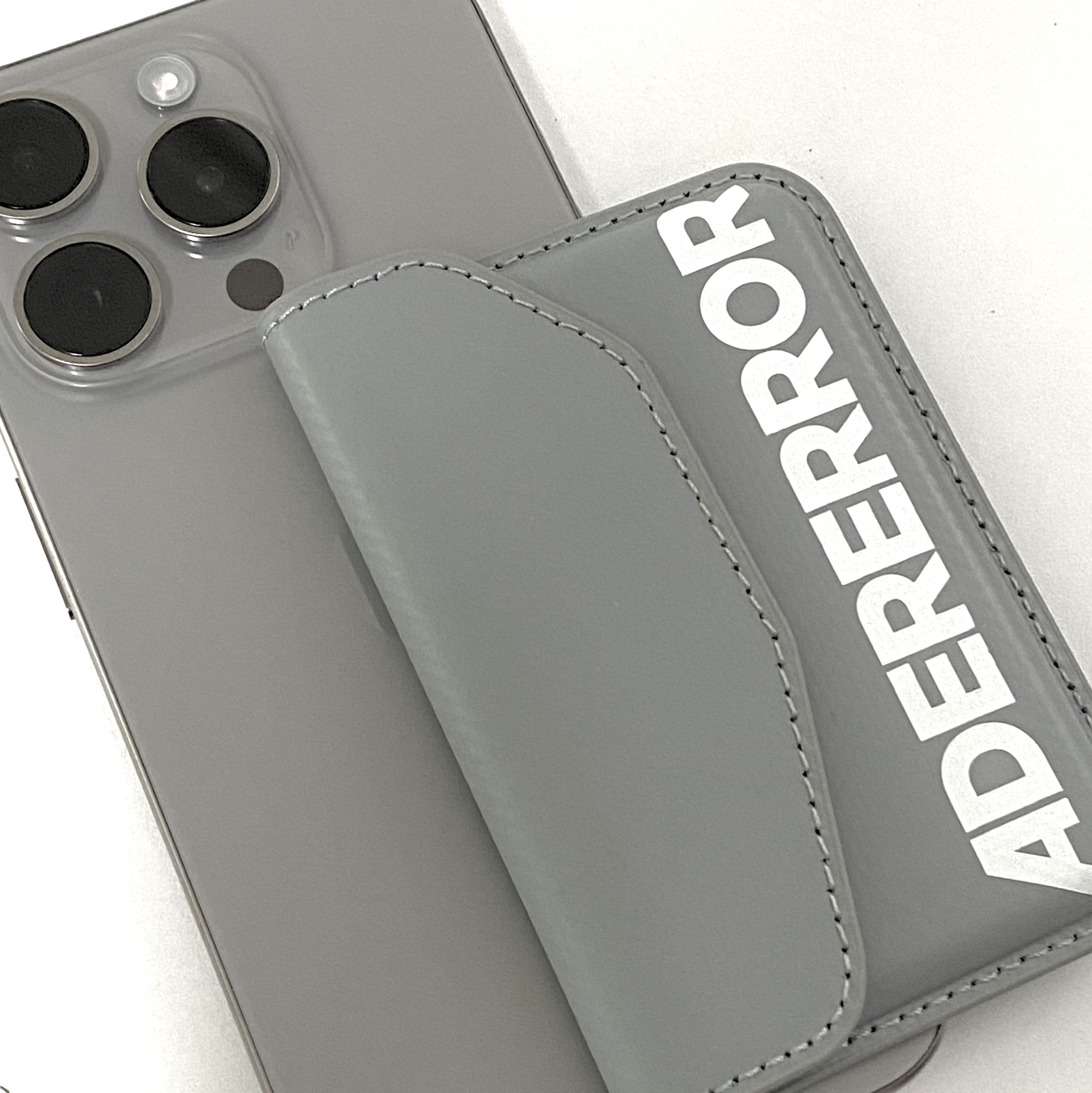 Ader Error Standic Magsafe Wallet Grey 착용 스타일
