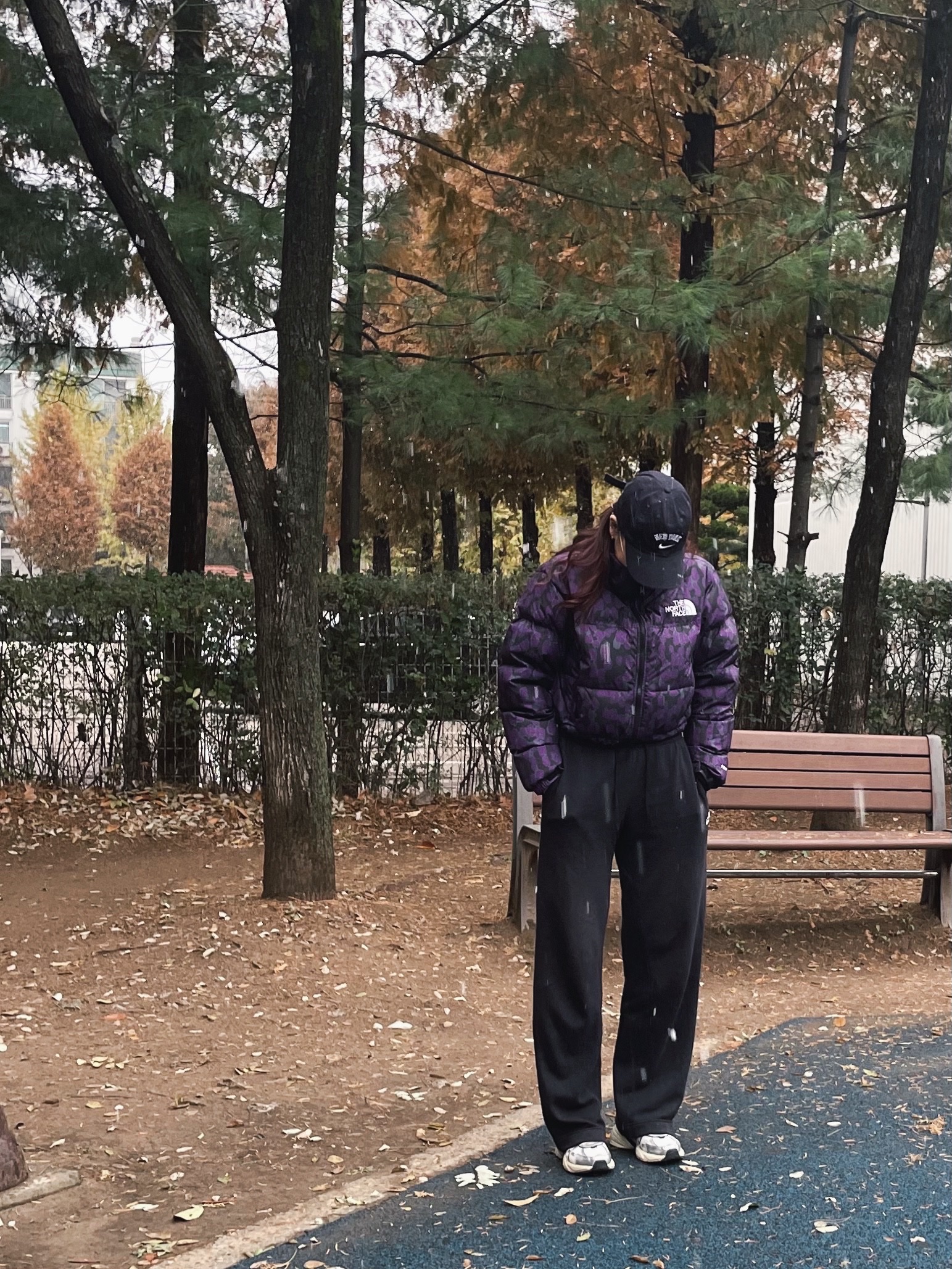 (W) The North Face Print Nuptse Short Jacket Gravity Purple Leopard Print, (W) Nike Club Fleece Pants Black - US/EU 착용 스타일 - 2