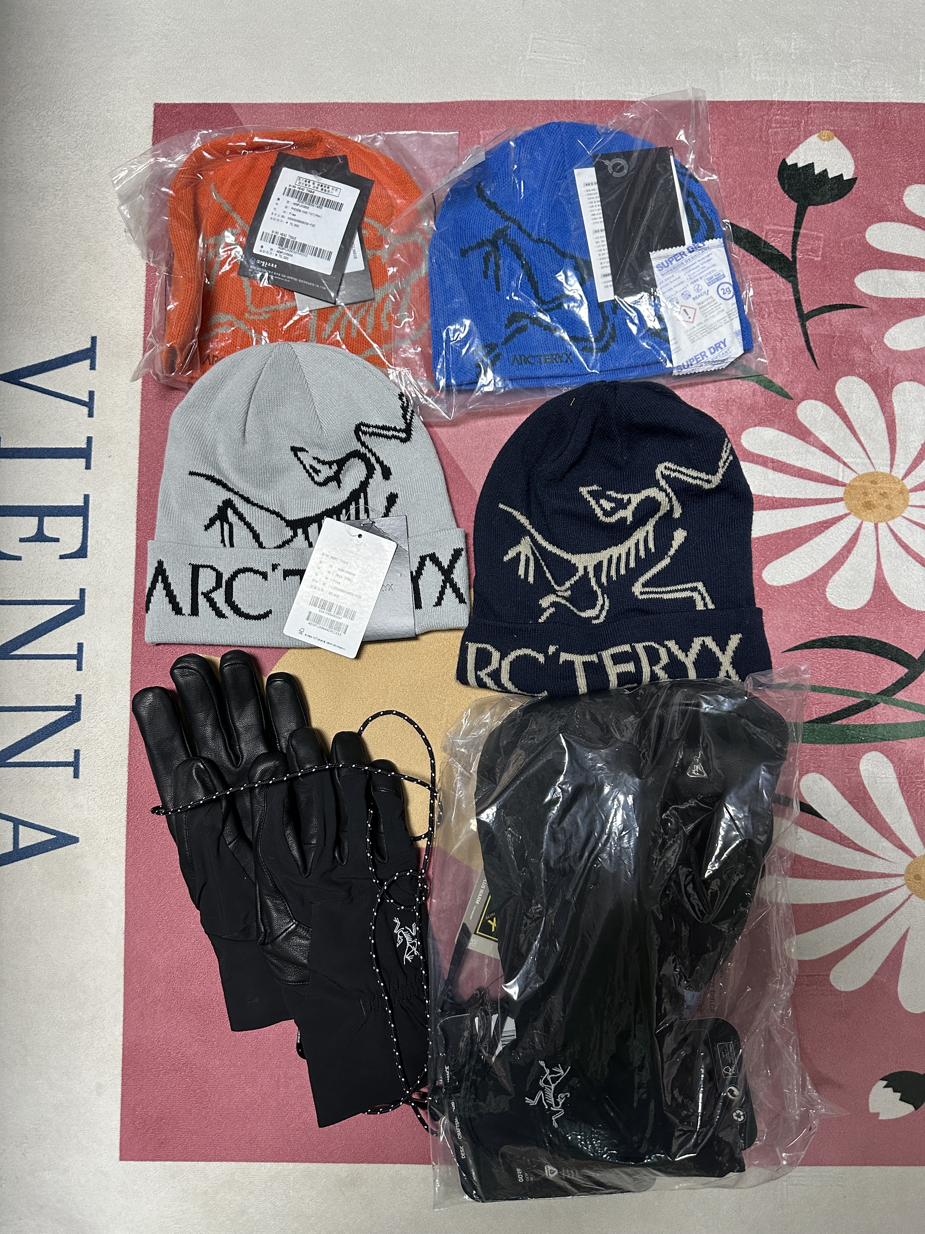 Arc'teryx Bird Word Toque Orca, Arc'teryx Bird Word Toque Black Sapphire 착용 스타일