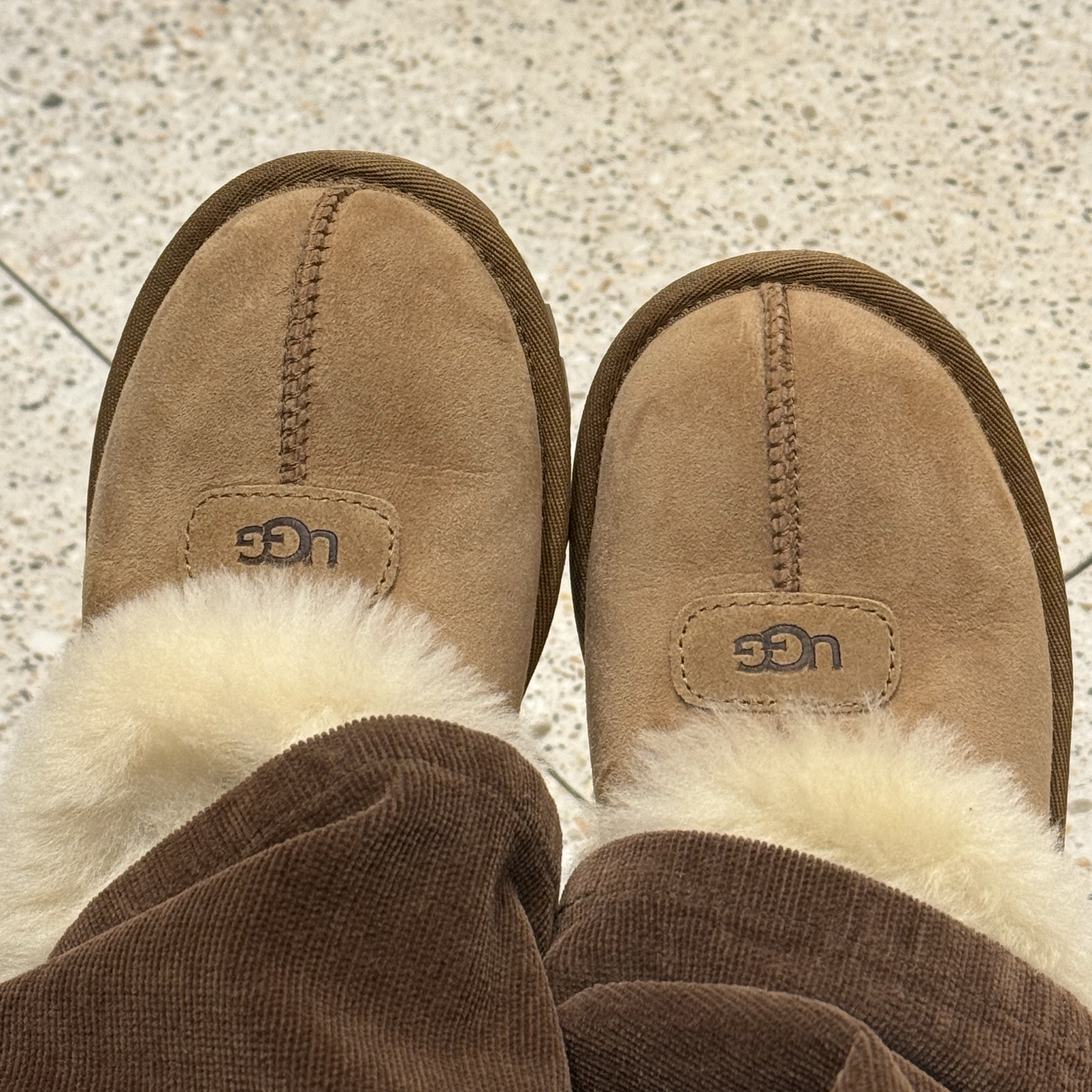 (W) UGG Coquette Slipper Chestnut 착용 스타일