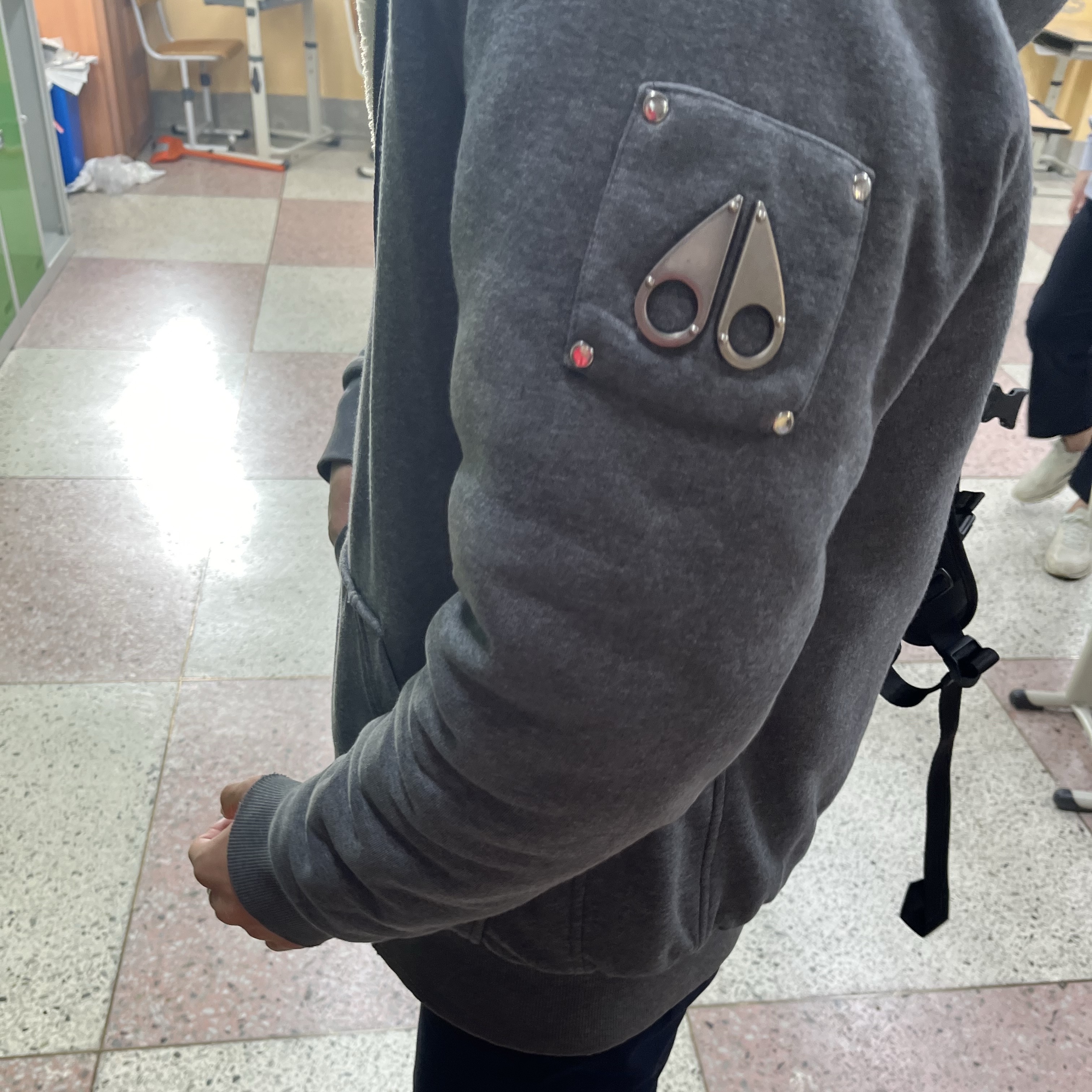 Moose Knuckles Classic Bunny 3 White Lining Zip Hoodie Charcoal - 22FW 착용 스타일