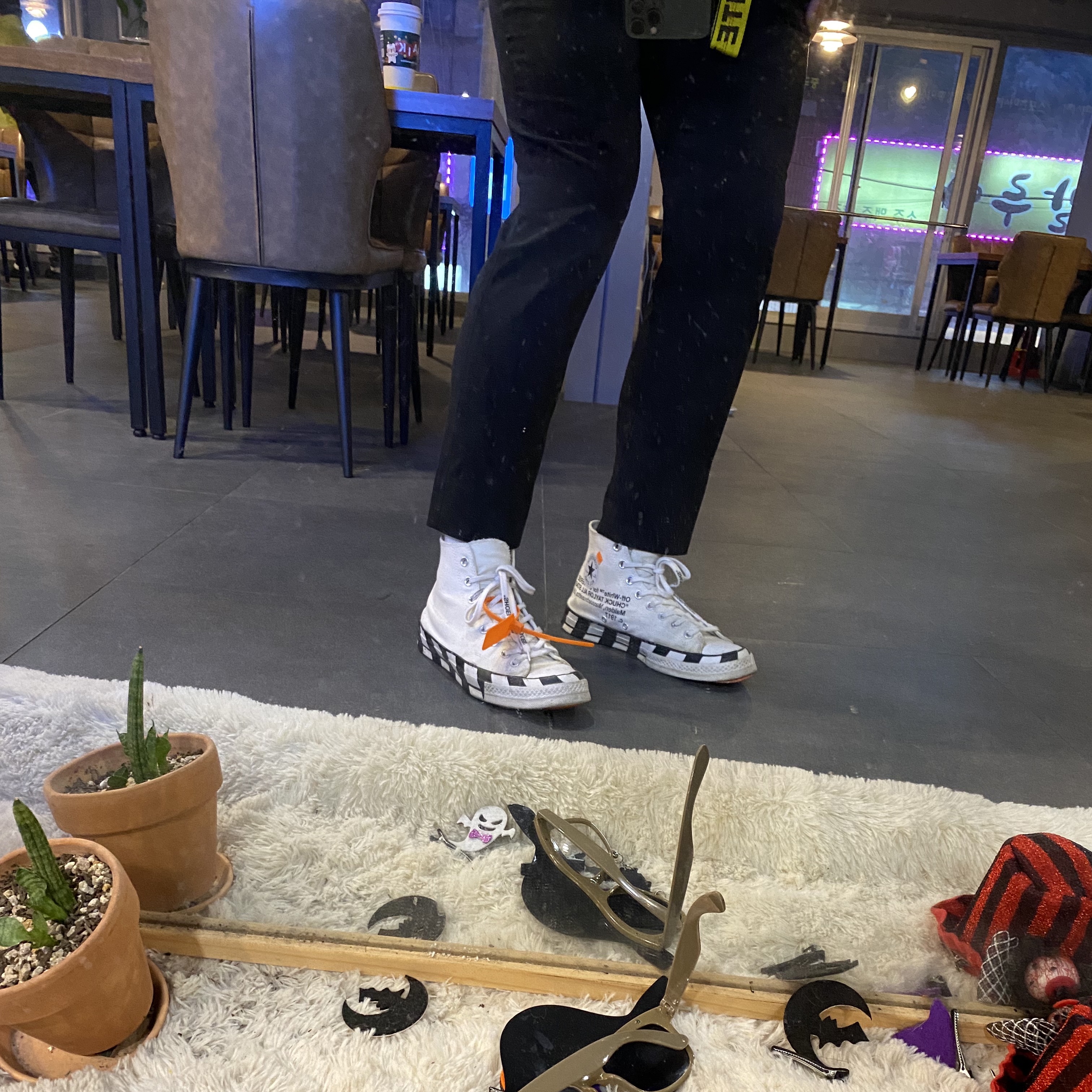 Converse x Off-White Chuck 70 High V2 2021, Converse x Off-White Chuck 70 High V2 2018 착용 스타일 - 2
