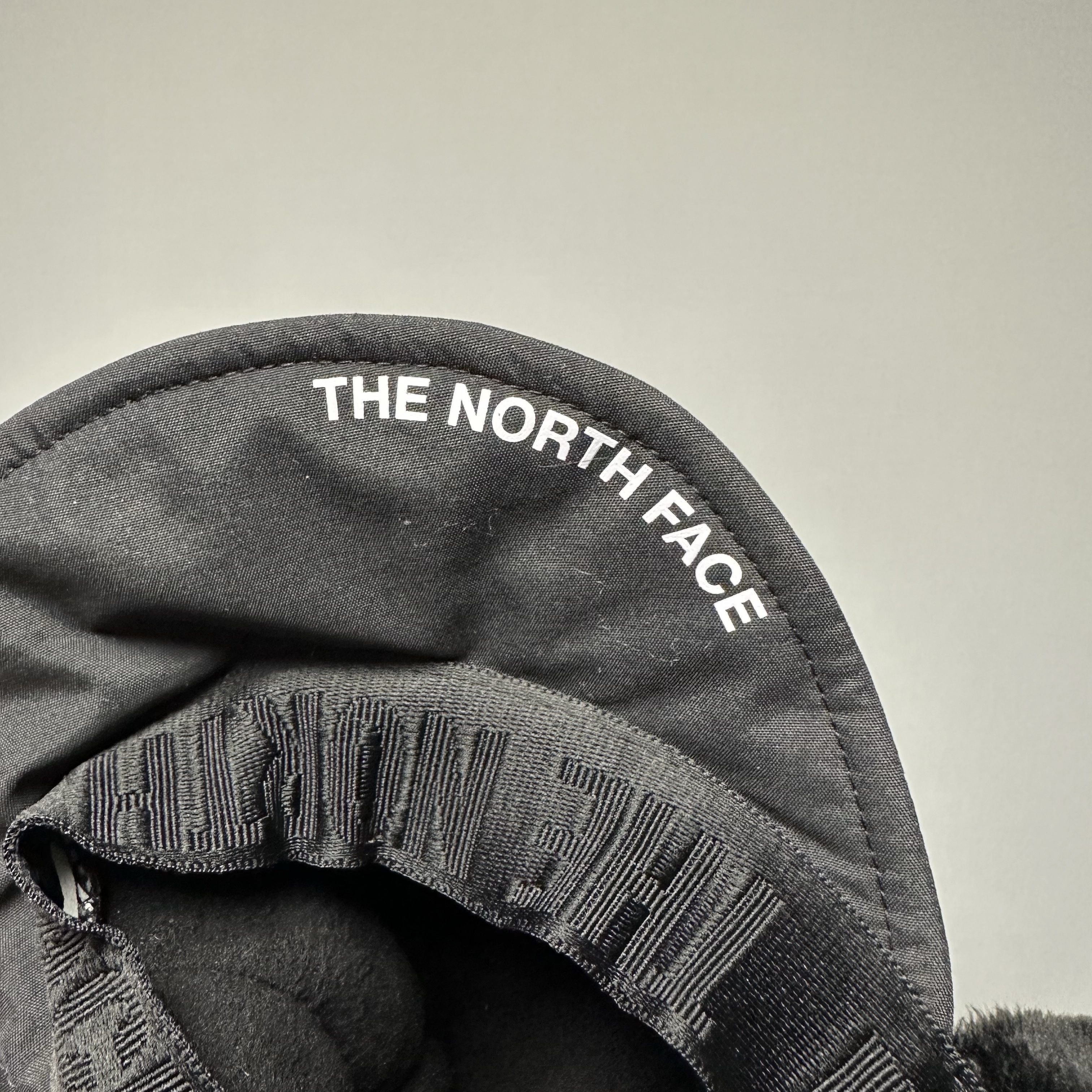 The North Face Gore-Tex Earmuff Cap Black 착용 스타일 - 3
