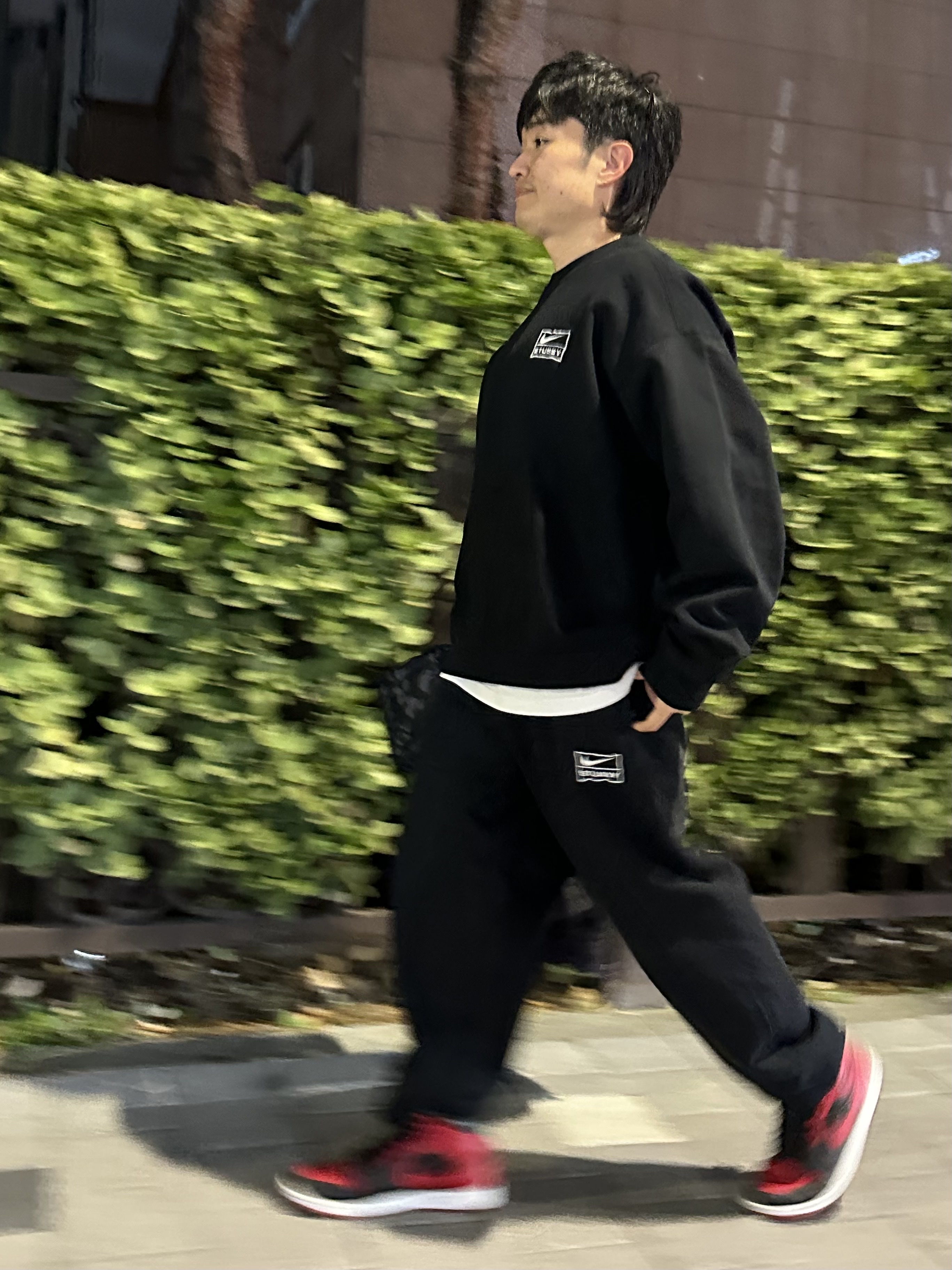 Nike x Stussy NRG Washed Fleece Pants Black (DO5296-010), Nike x Stussy NRG Washed Fleece Crewneck Black (DO5310-010) 착용 스타일