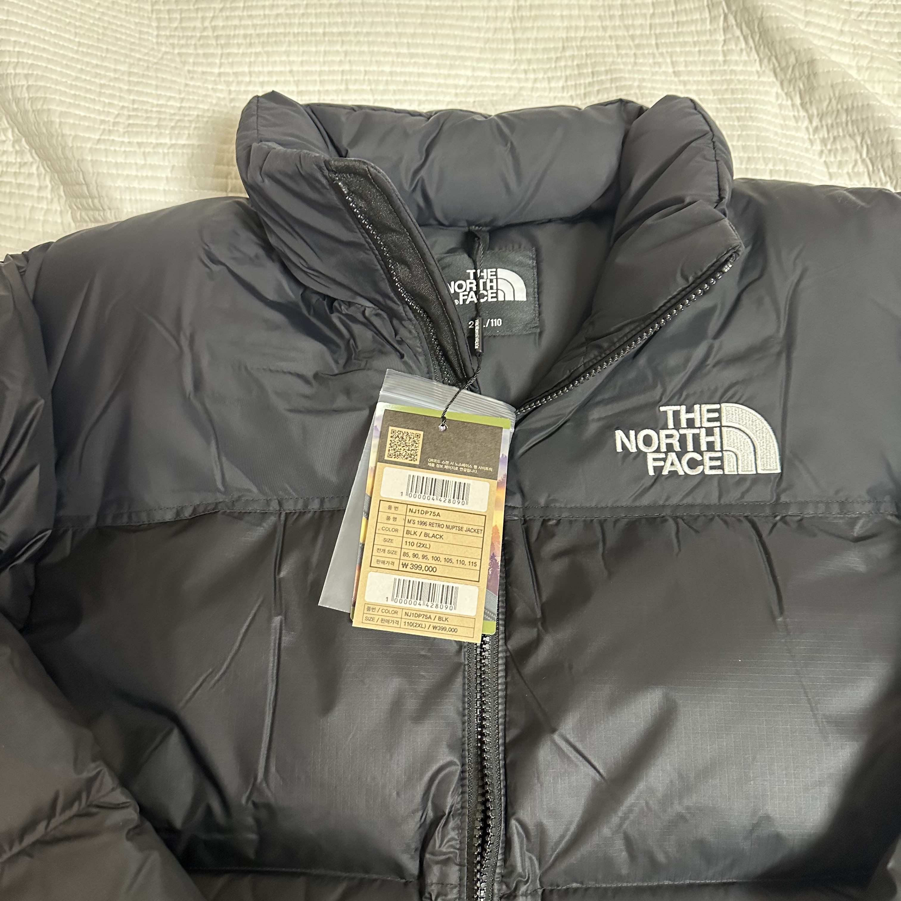 The North Face 1996 Eco Nuptse Jacket Black 착용 스타일
