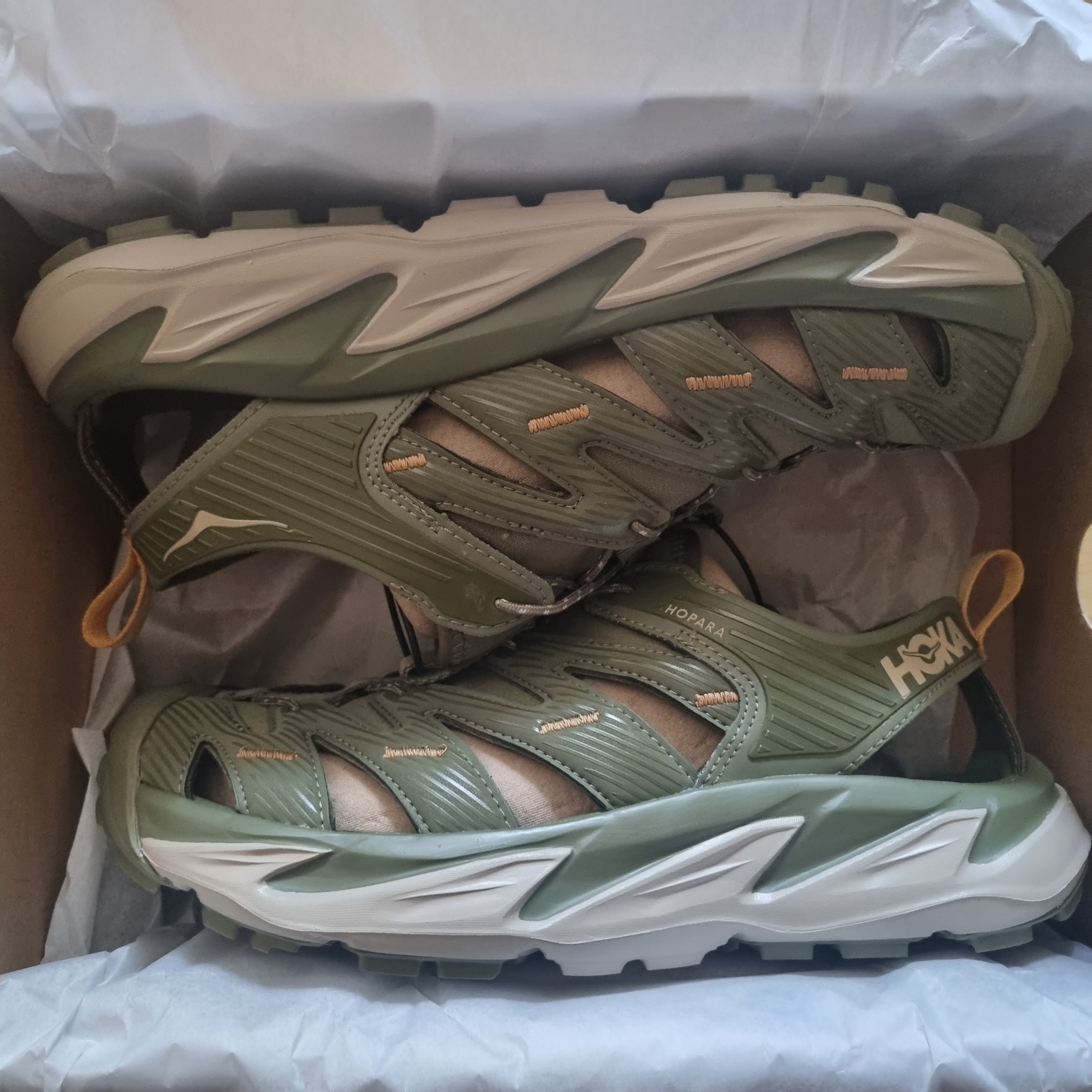 Hoka Hopara Avocado Oxford Tan 착용 스타일