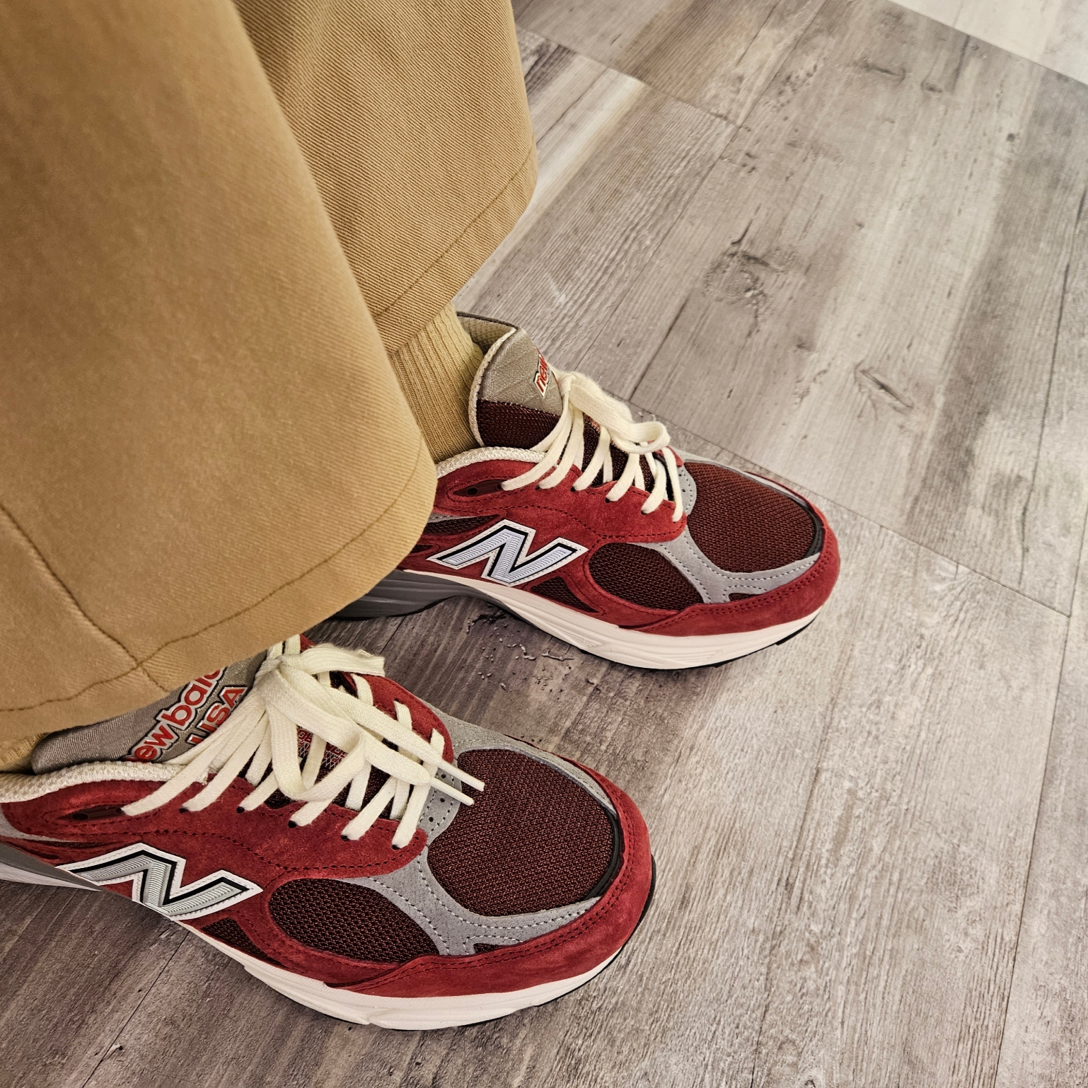 New Balance 990v3 Made in USA Scarlet Marblehead 착용 스타일 - 2