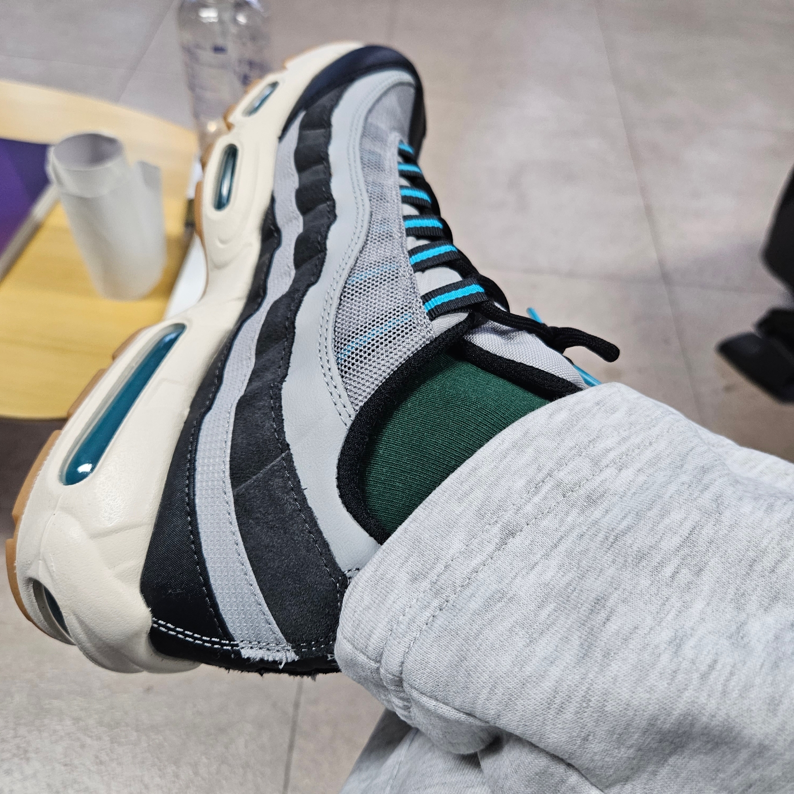 Nike Air Max 95 Light Smoke Grey 착용 스타일