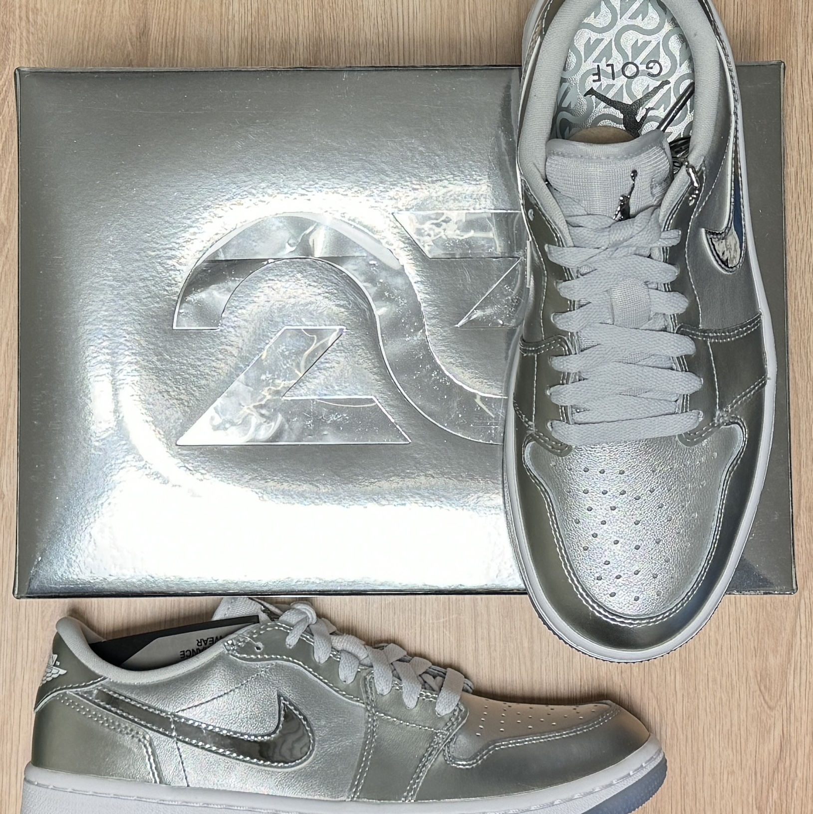 Jordan 1 Low Golf NRG Metallic Silver Photon Dust 착용 스타일