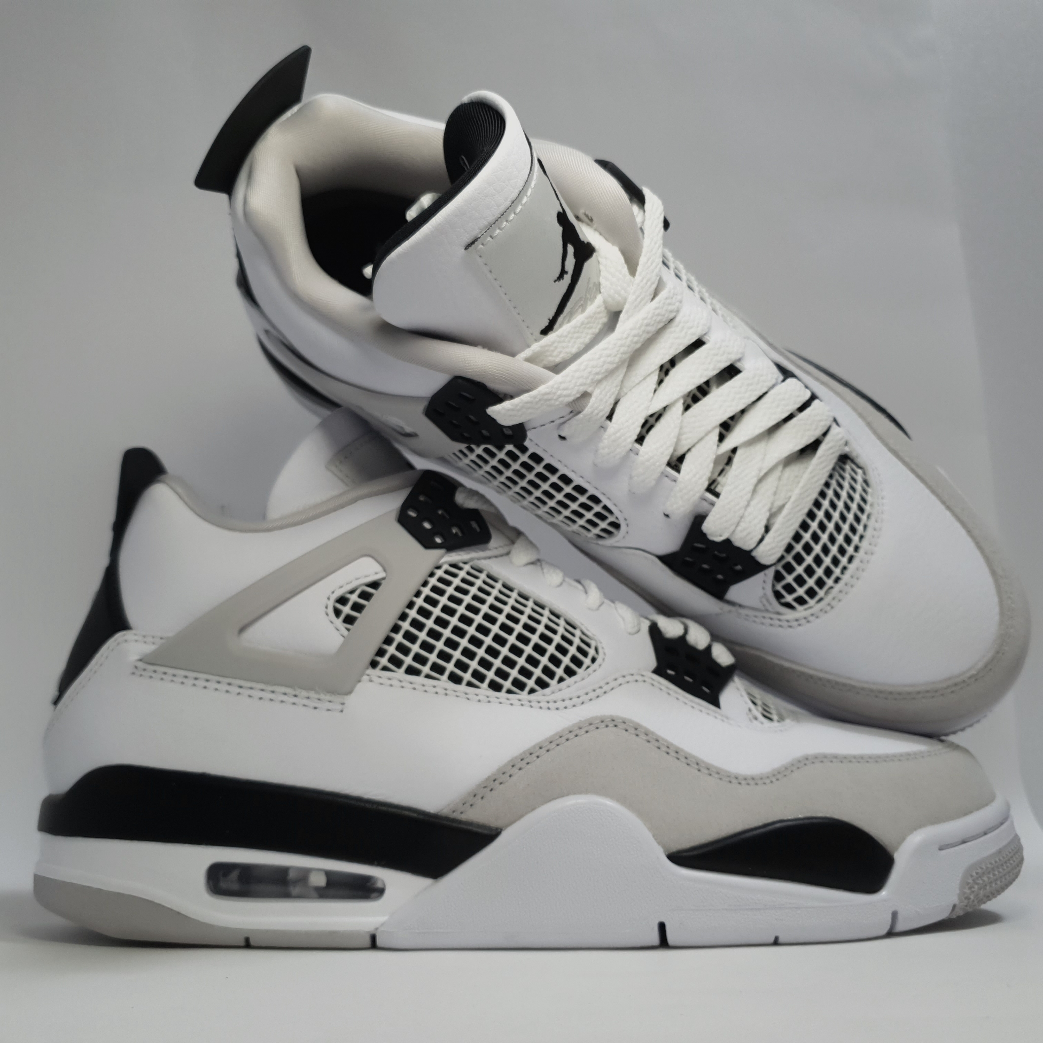 Jordan 4 Retro White and Black 착용 스타일 - 2