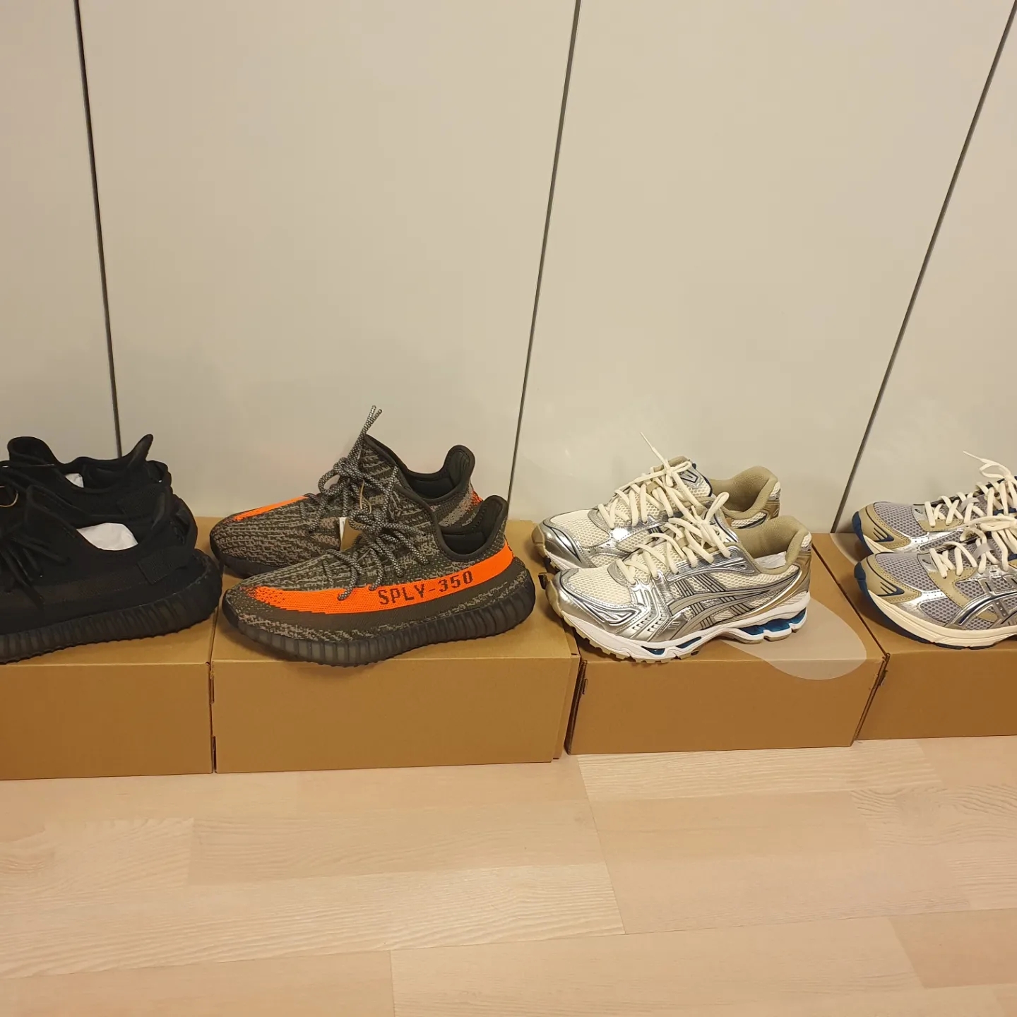 Asics Gel-Kayano 14 Cream Black, Adidas Yeezy Boost 350 V2 Beluga - Reflective 착용 스타일 - 6