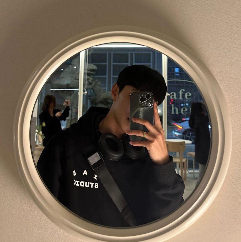 IAB Studio Hoodie Black White, Sony WH-1000XM5 Black (Korean Ver.) 착용 스타일 - 1