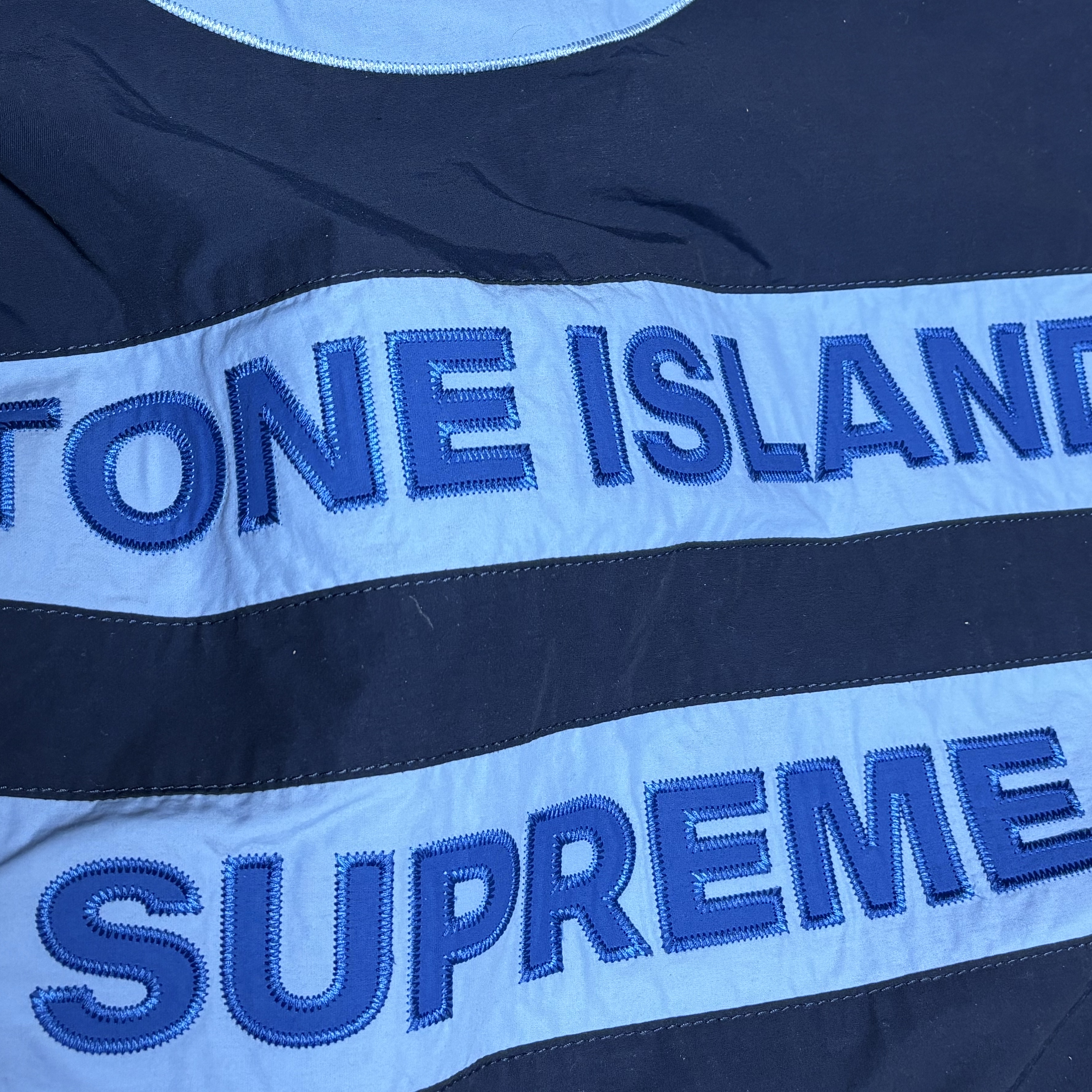 Supreme x Stone Island Reversible Down Puffer Jacket White - 23FW 착용 스타일 - 2