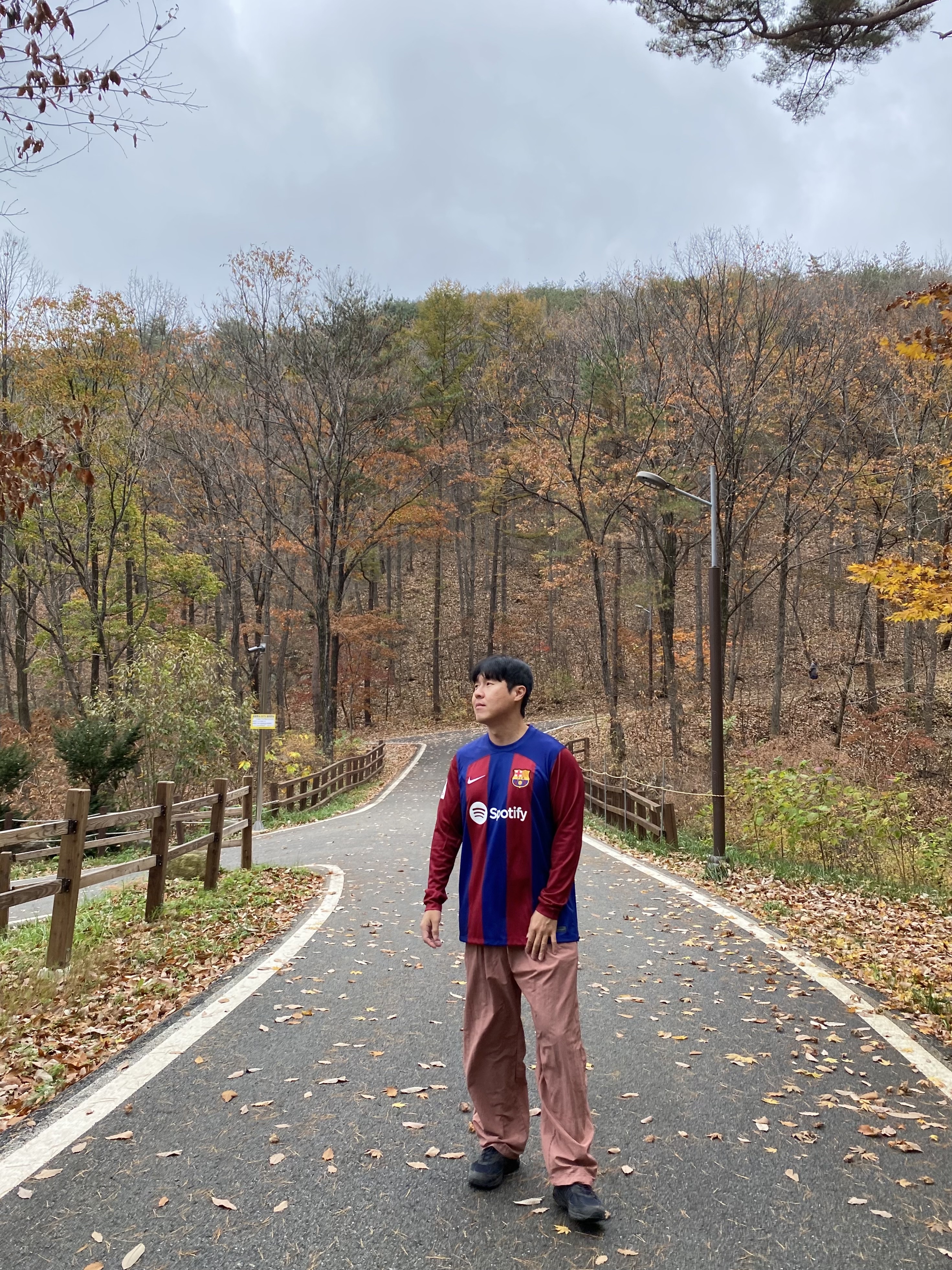New Balance x JJJJound 990v4 Navy, Nike FC Barcelona 2023/24 Dri-Fit ADV Match Home Jersey Deep Royal Blue Noble Red (Non Marking Ver.) 착용 스타일 - 3