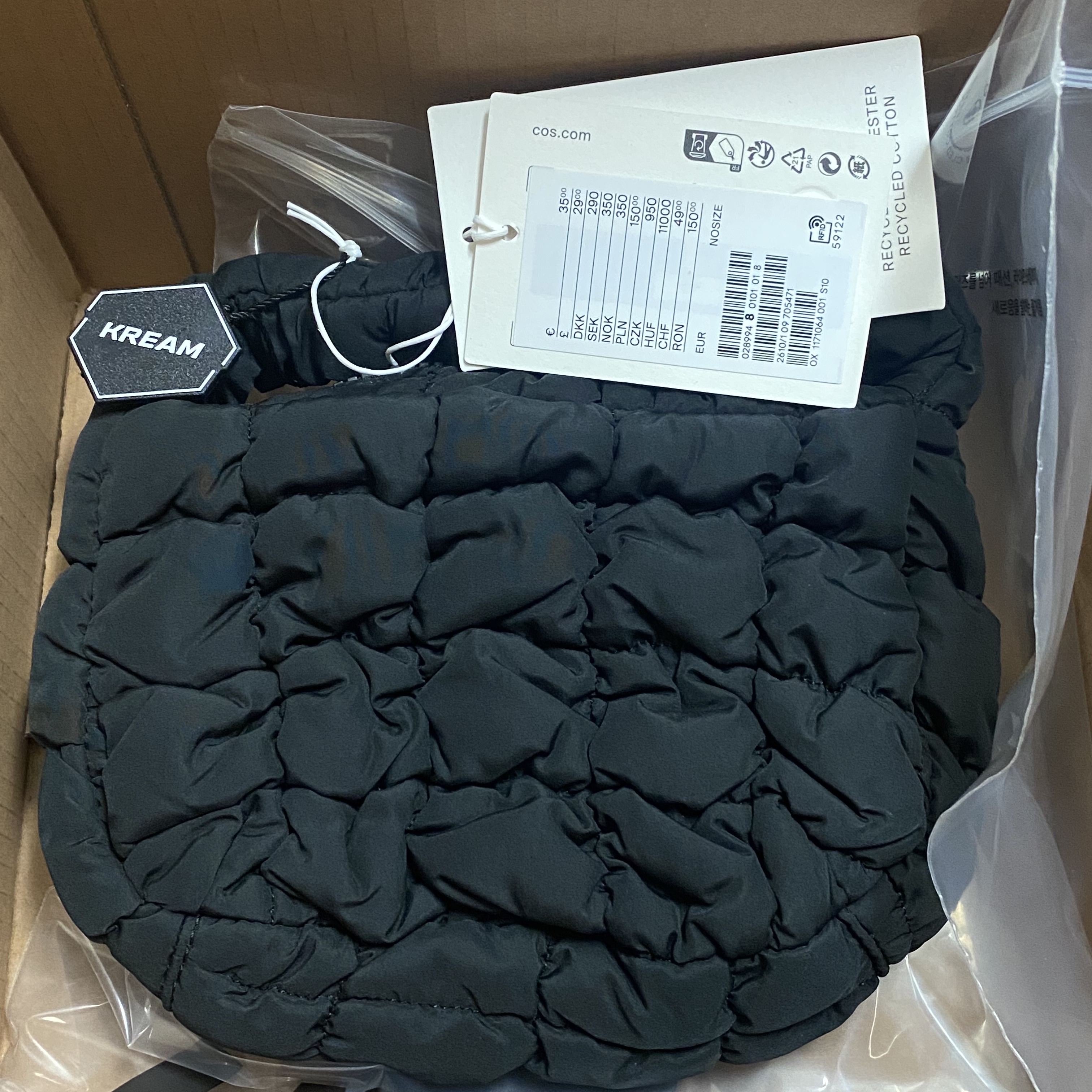 COS Quilted Micro Bag Black 착용 스타일