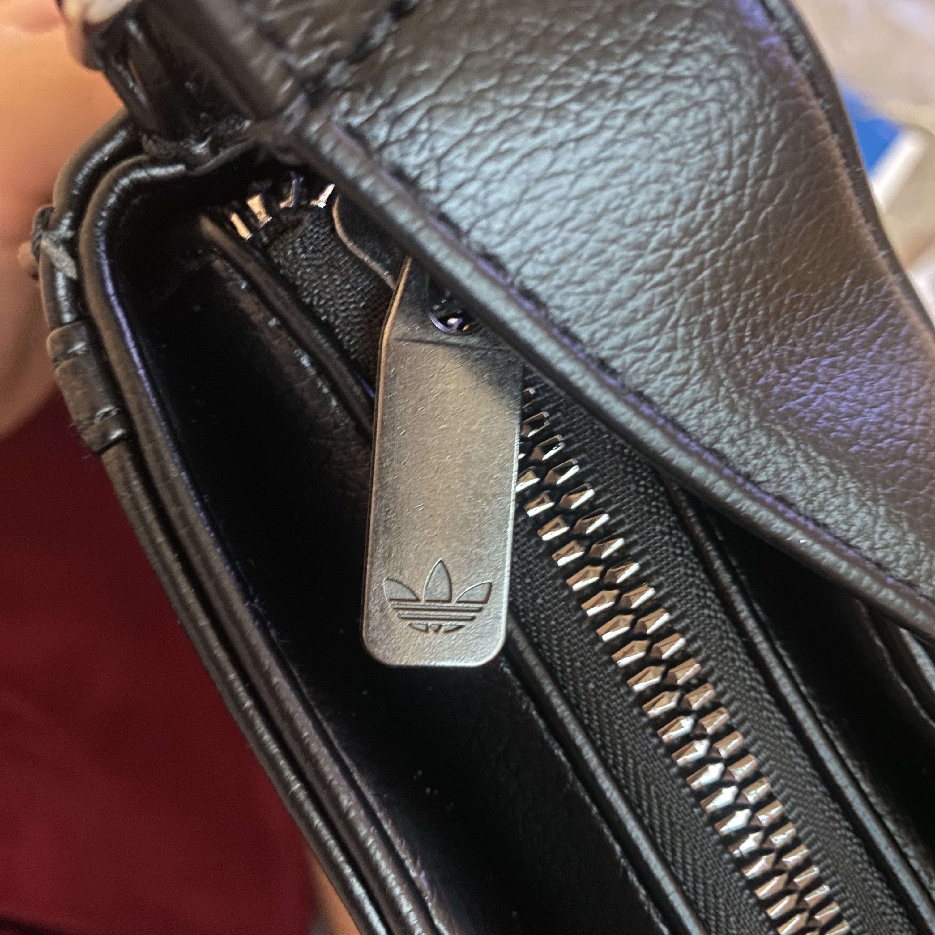 Adidas Mini Airliner Bag Black 착용 스타일 - 4