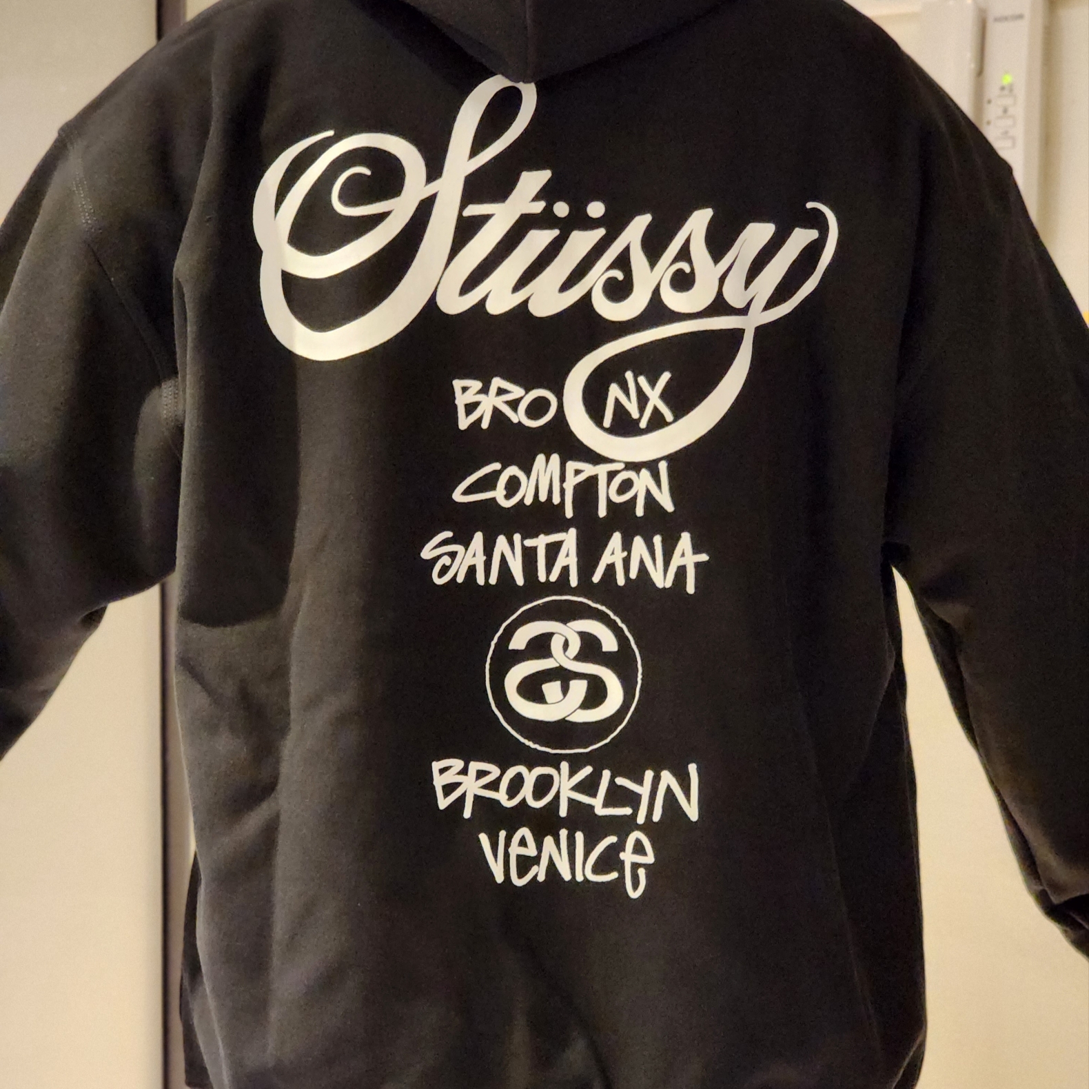 Stussy World Tour Zip Hoodie Black 2023 착용 스타일 - 2