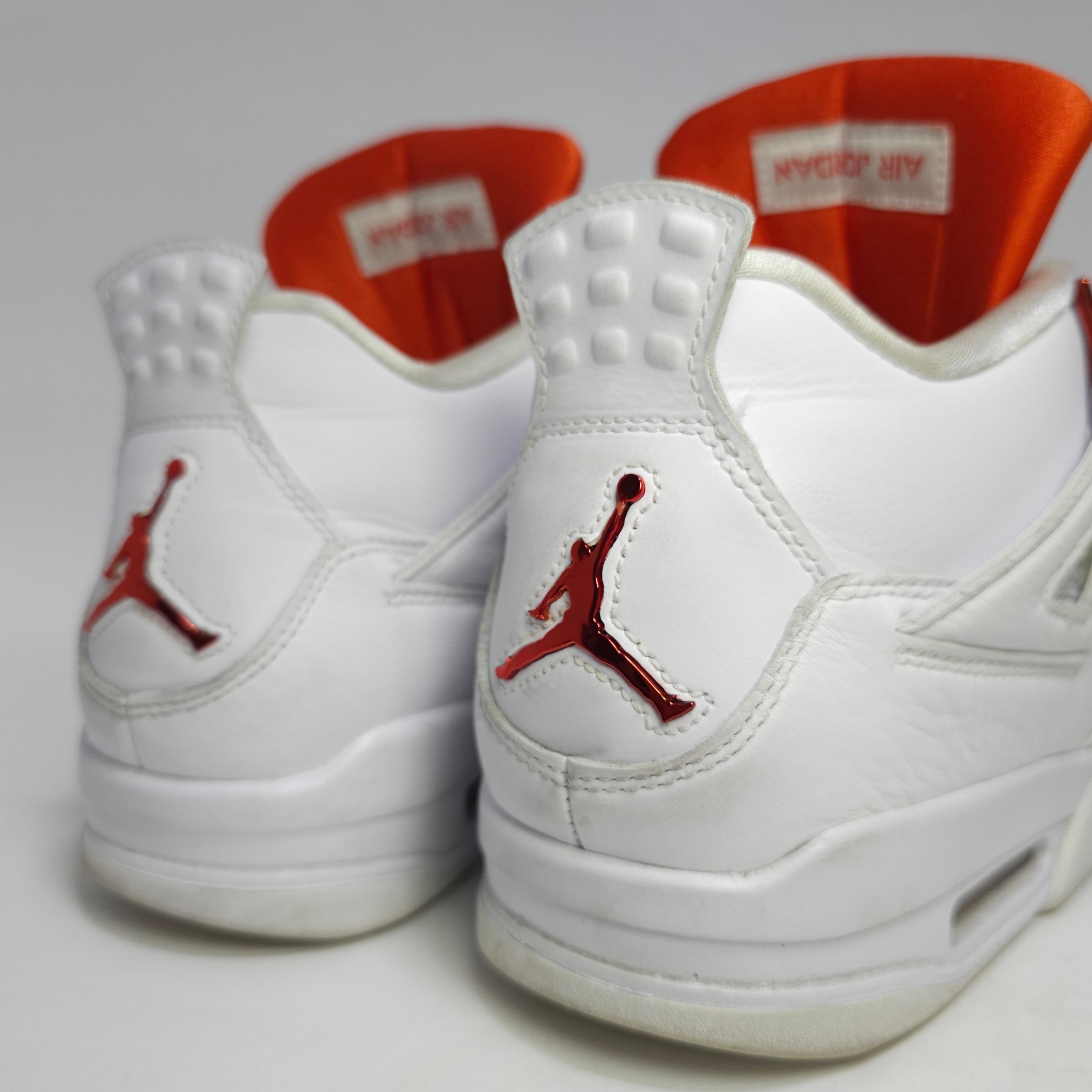 Jordan 4 Retro Orange Metallic 착용 스타일 - 3