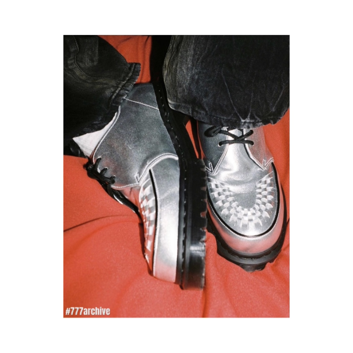 Dr. Martens x Supreme Ramsey Creeper Black, Dr. Martens x Supreme Ramsey Creeper Silver 착용 스타일 - 4