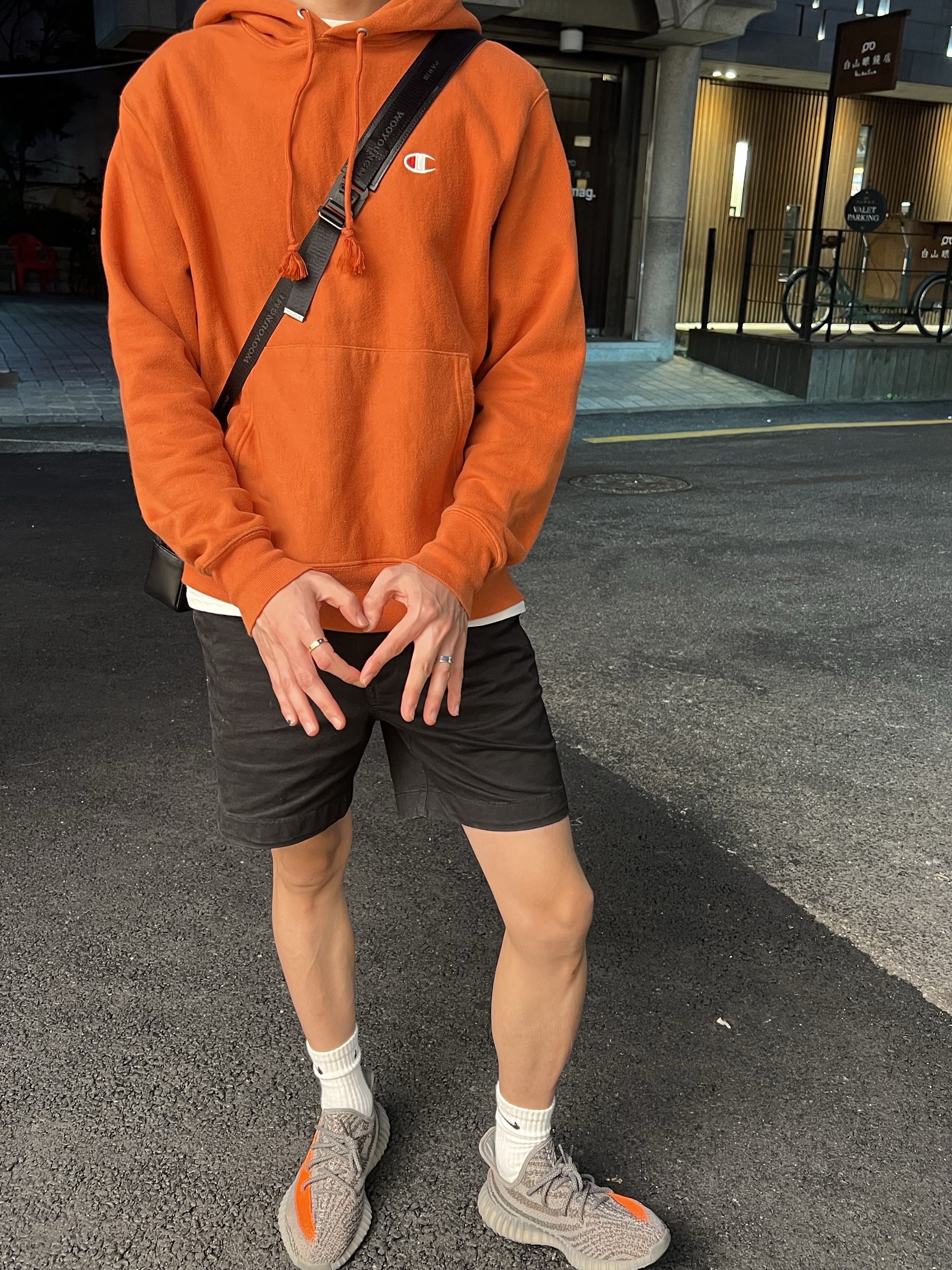 Wooyoungmi Square Mini Bag Black, Adidas Yeezy Boost 350 V2 Beluga - Reflective 착용 스타일 - 1