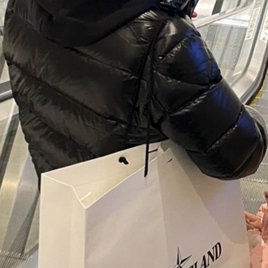 Moncler Maya Short Down Jacket Black - 23FW 착용 스타일