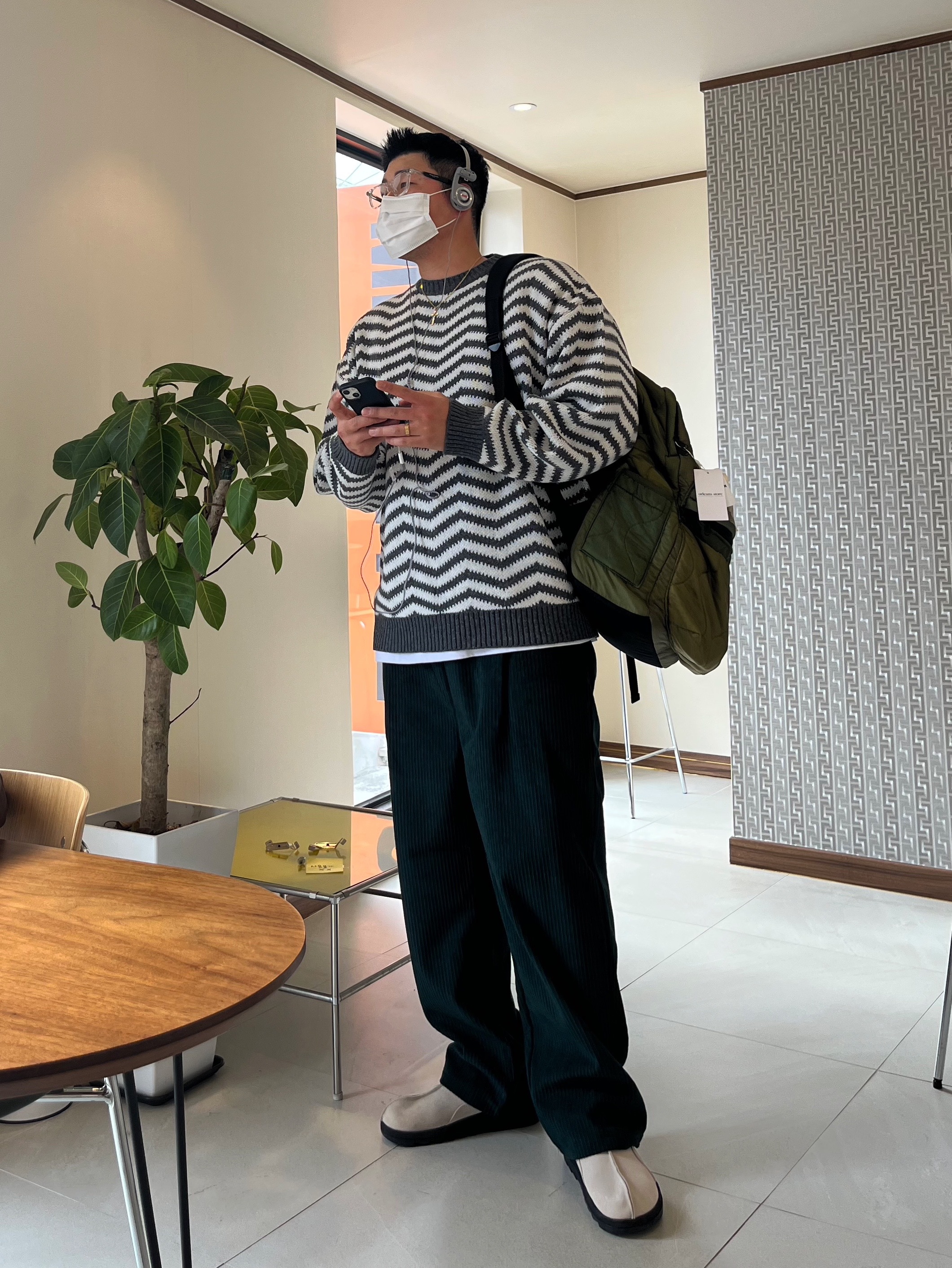 Supreme x Koss Portapro Headphones Silver - 23FW 착용 스타일 - 1