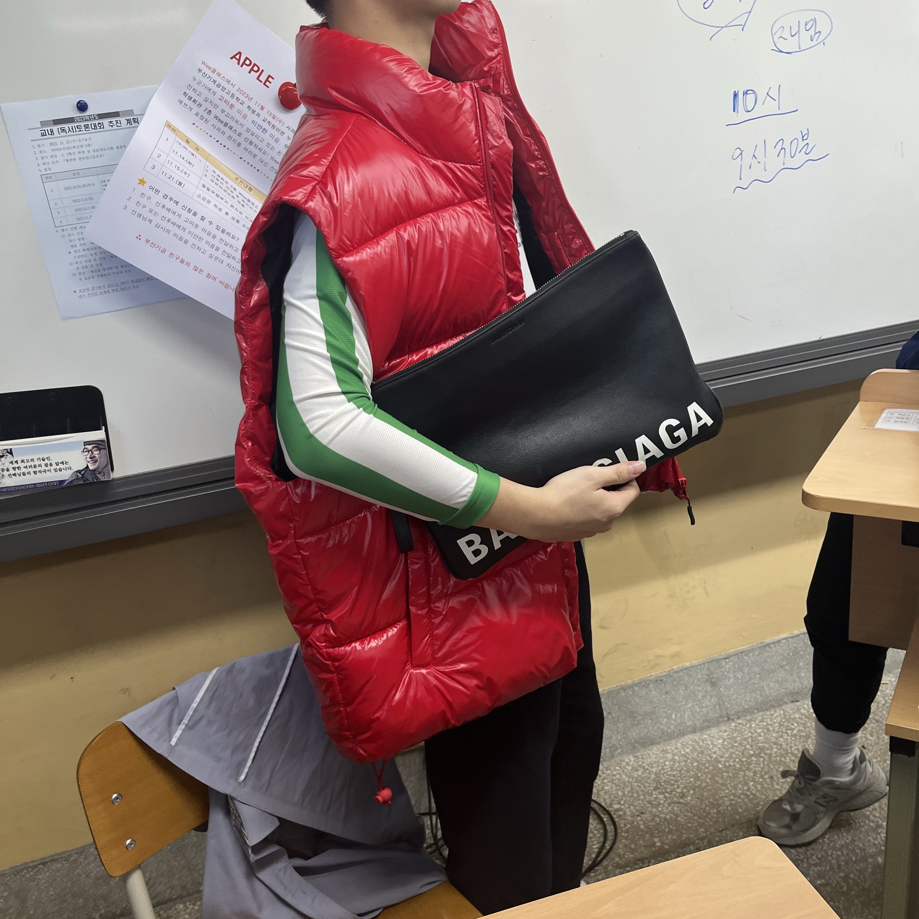 Moncler Gui Down Vest Black - 23SS, Versace Greca Border Trunks Black 착용 스타일