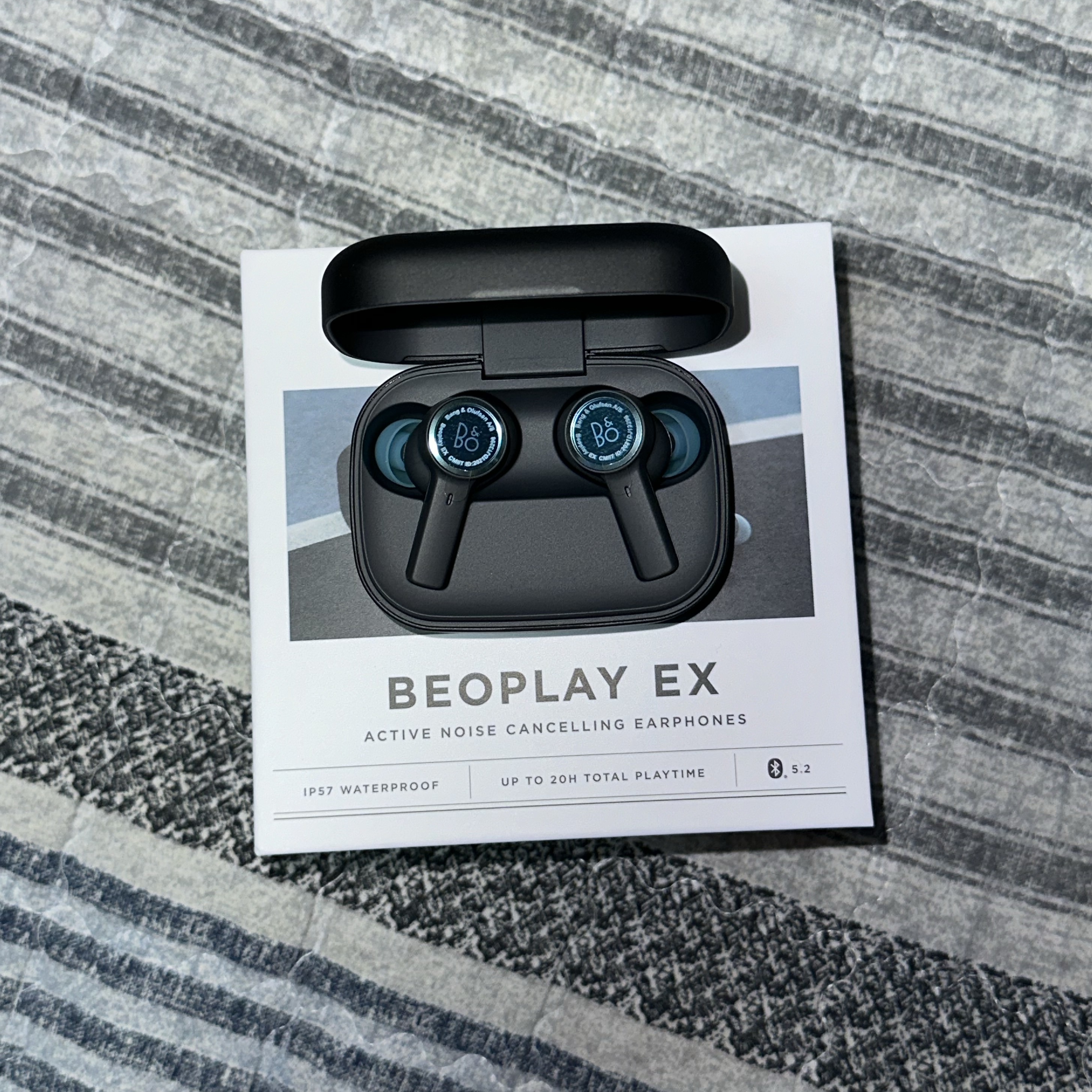 Bang & Olufsen Beoplay EX Anthracite Oxygen 착용 스타일