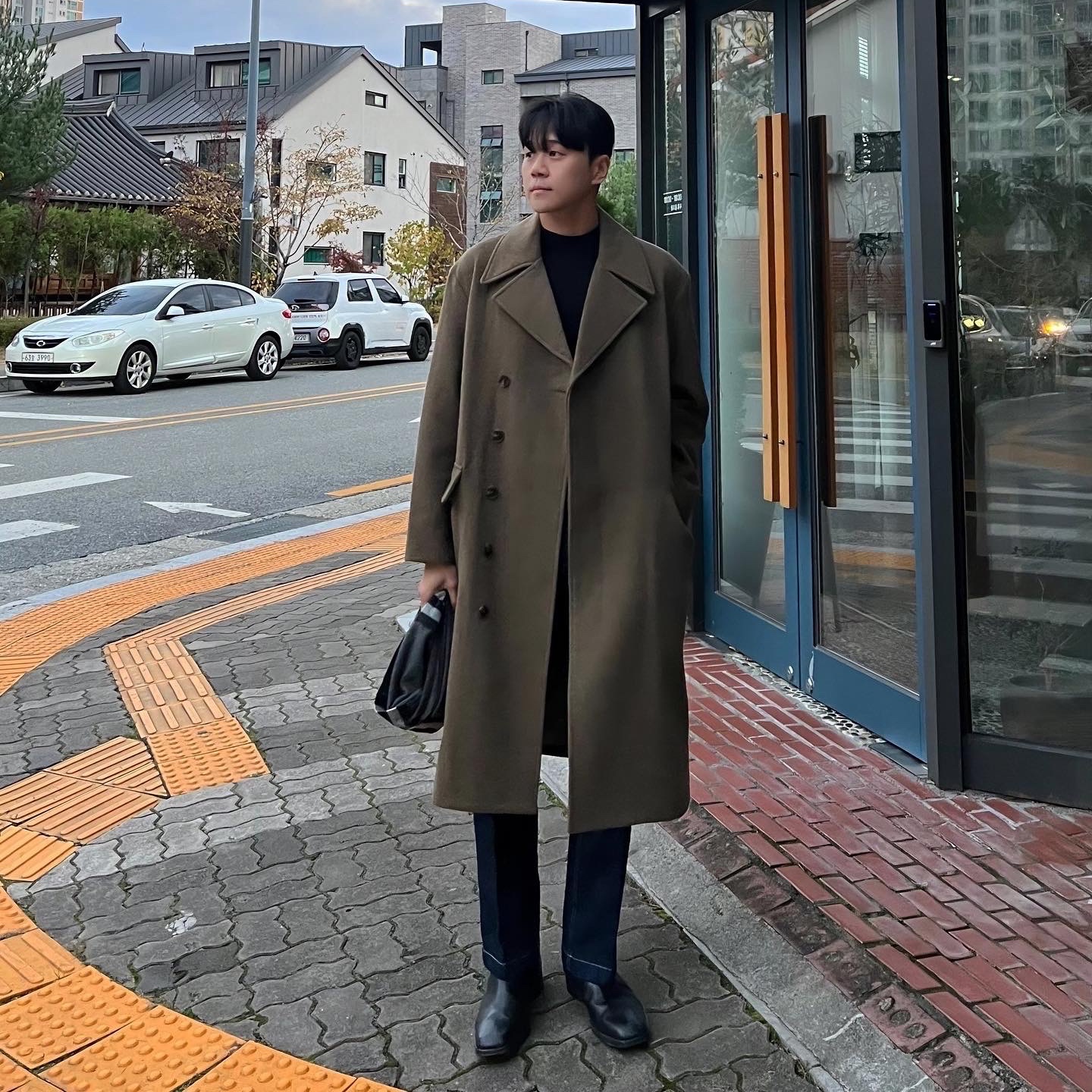 Burberry Check Cashmere Muffler Charcoal 착용 스타일 - 2