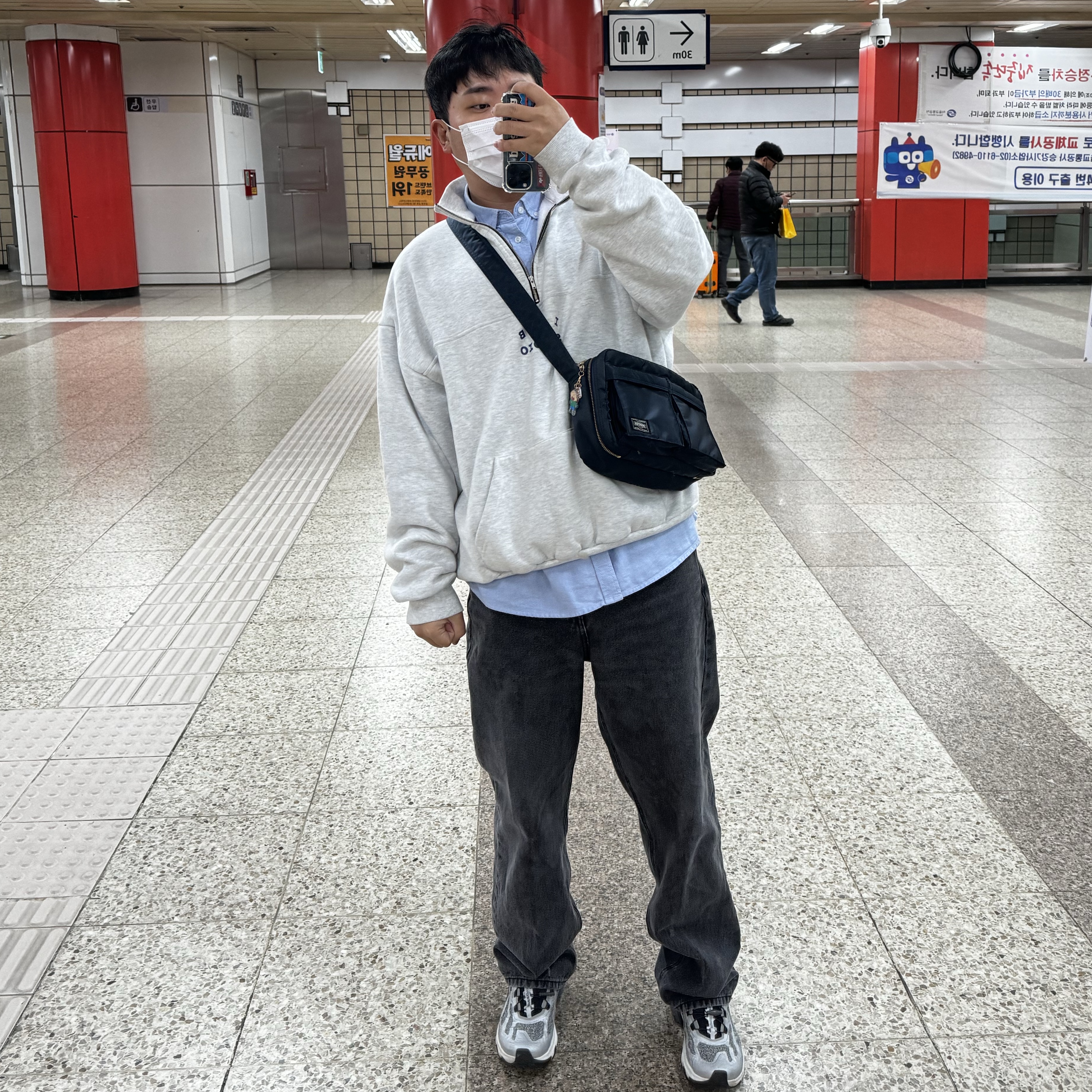 Salomon Speedverse PRG Silver Frost Grey Lunar Rock, Porter Tanker Shoulder Bag S Iron Blue 착용 스타일