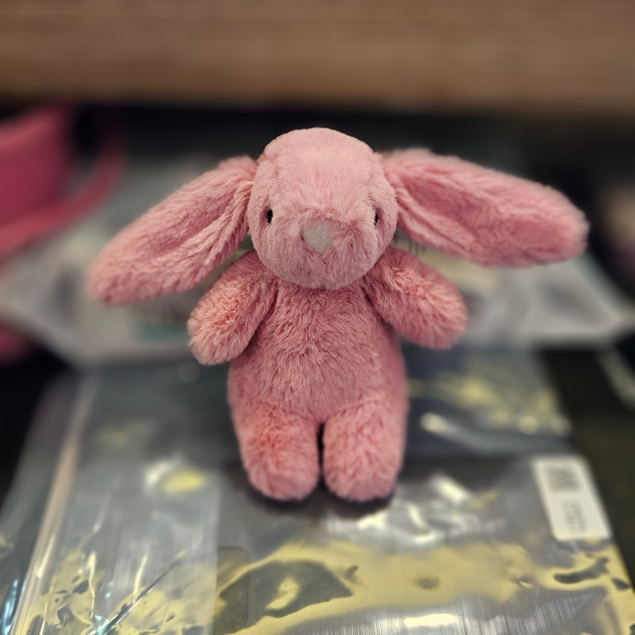 Jellycat Bashful Bunny Bag Charm Pink 착용 스타일