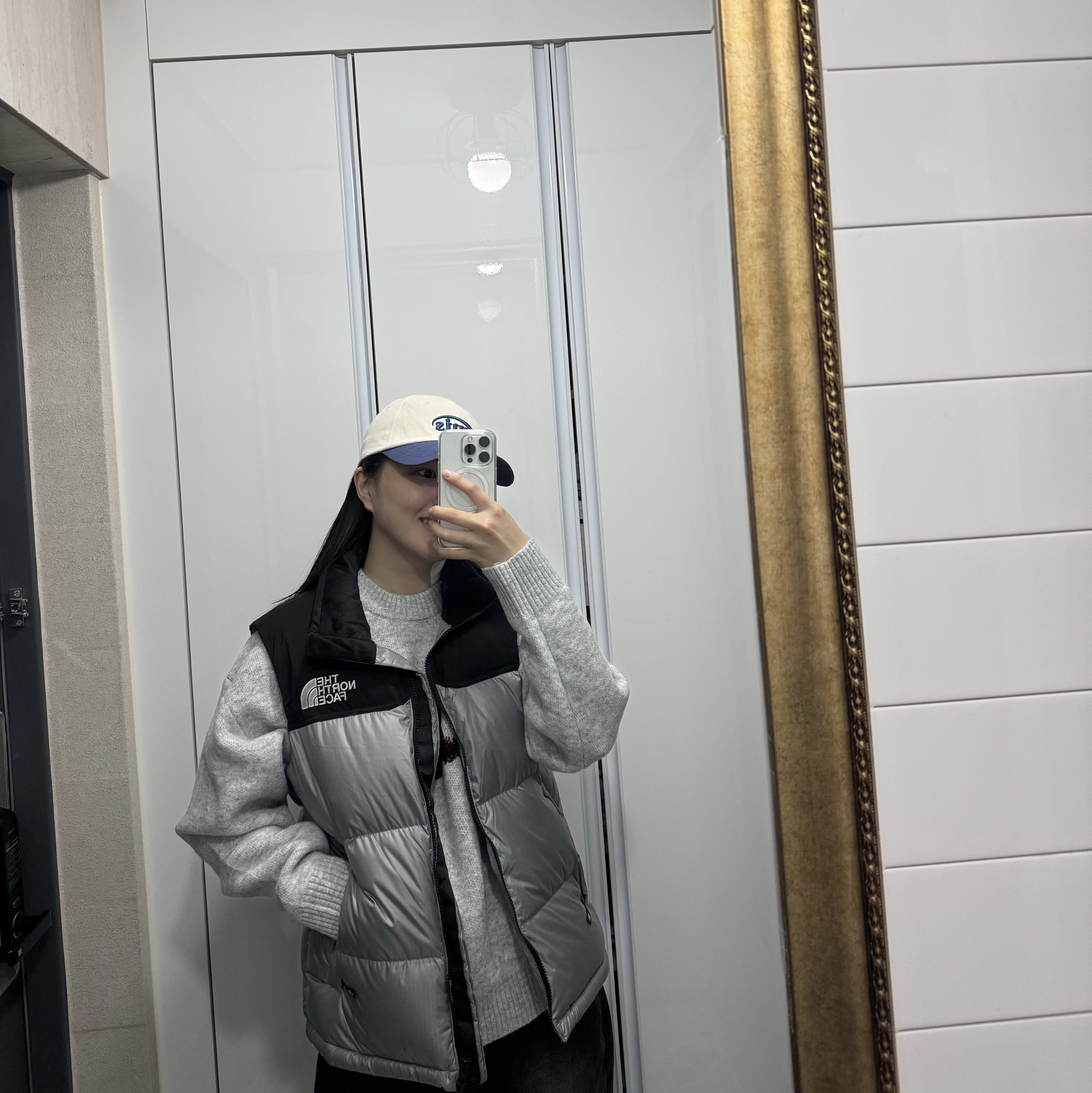 Emis New Logo Ball Cap Two Tone Navy, The North Face White Label Novelty Nuptse Down Vest Heather Gray 착용 스타일