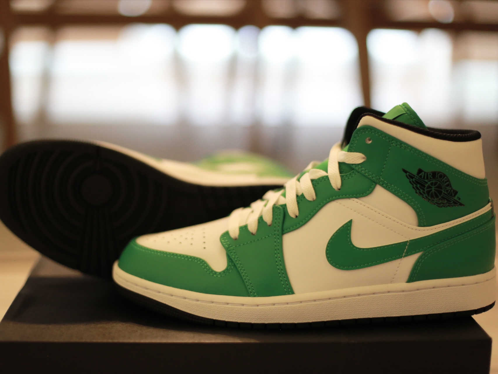Jordan 1 Mid Lucky Green 착용 스타일 - 4