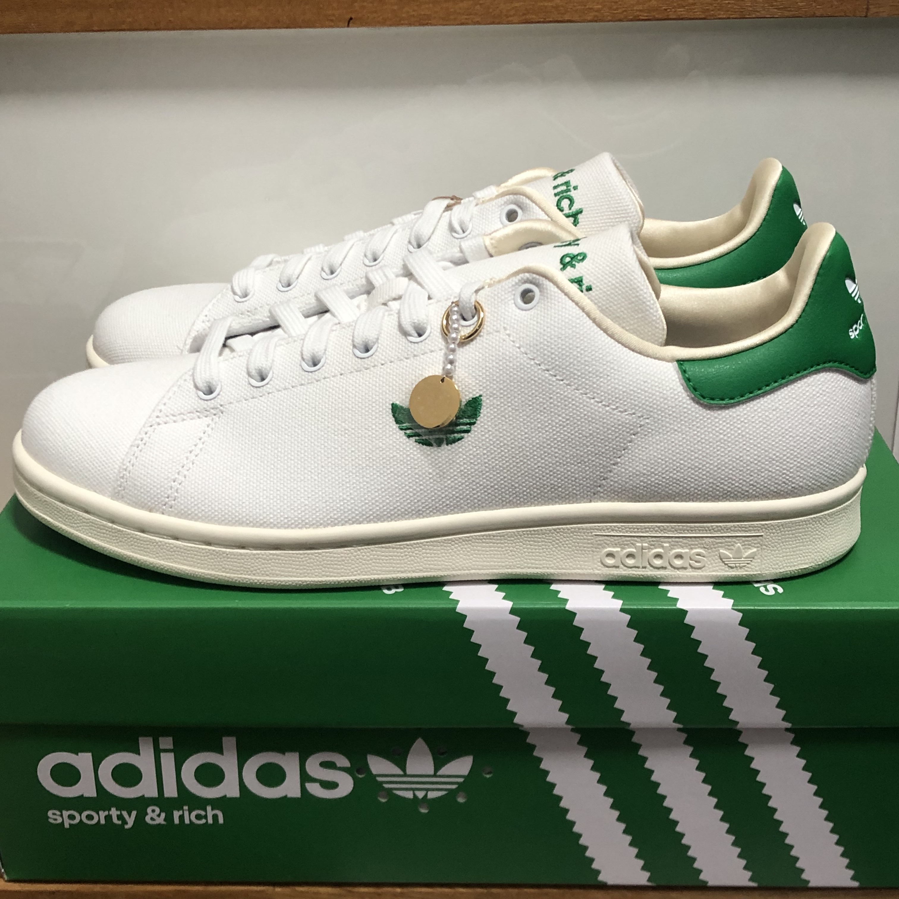 Adidas x Sporty & Rich Stan Smith White Green 착용 스타일