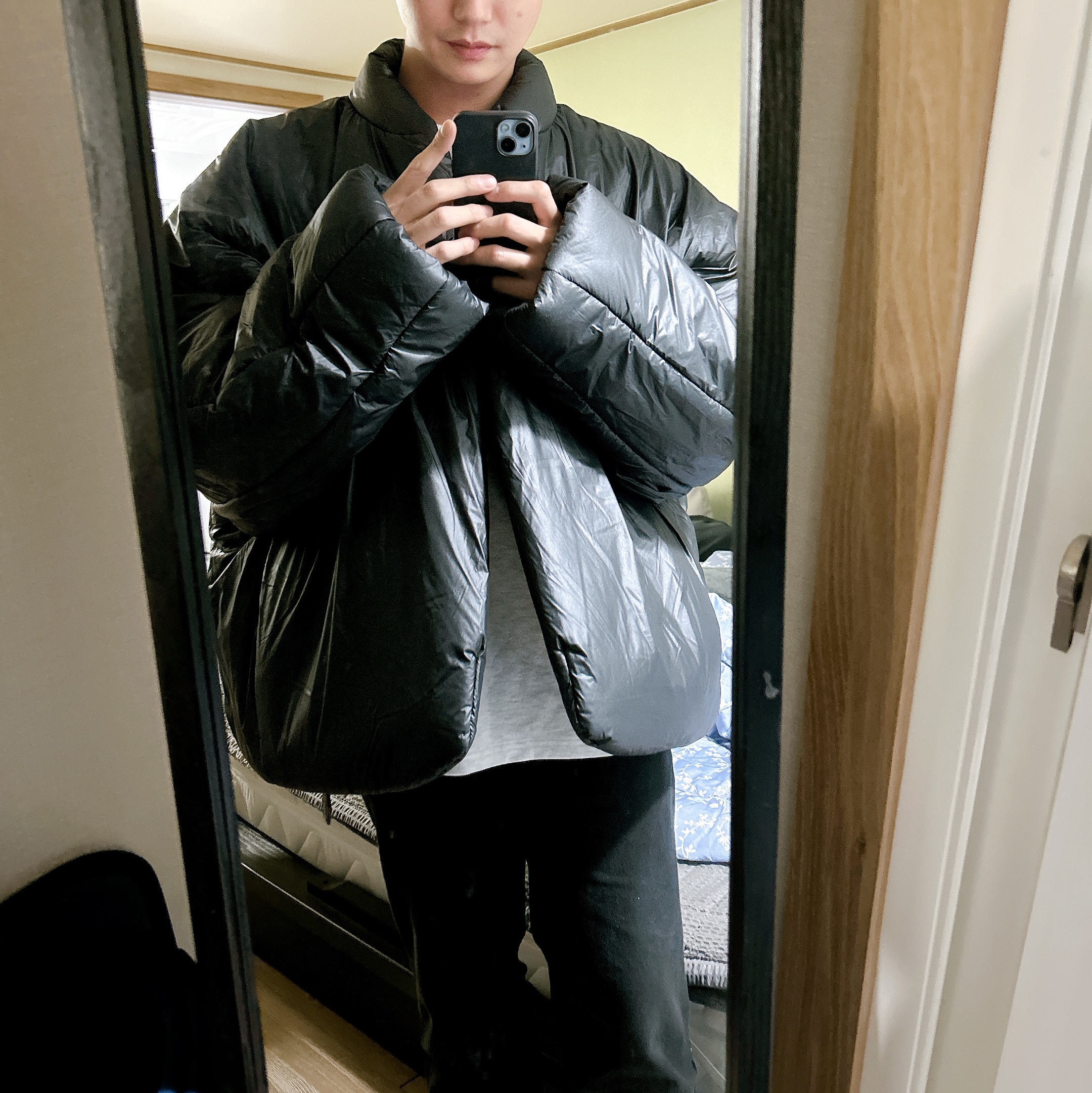 Yeezy Gap Engineered By Balenciaga Round Jacket 2 Black 착용 스타일